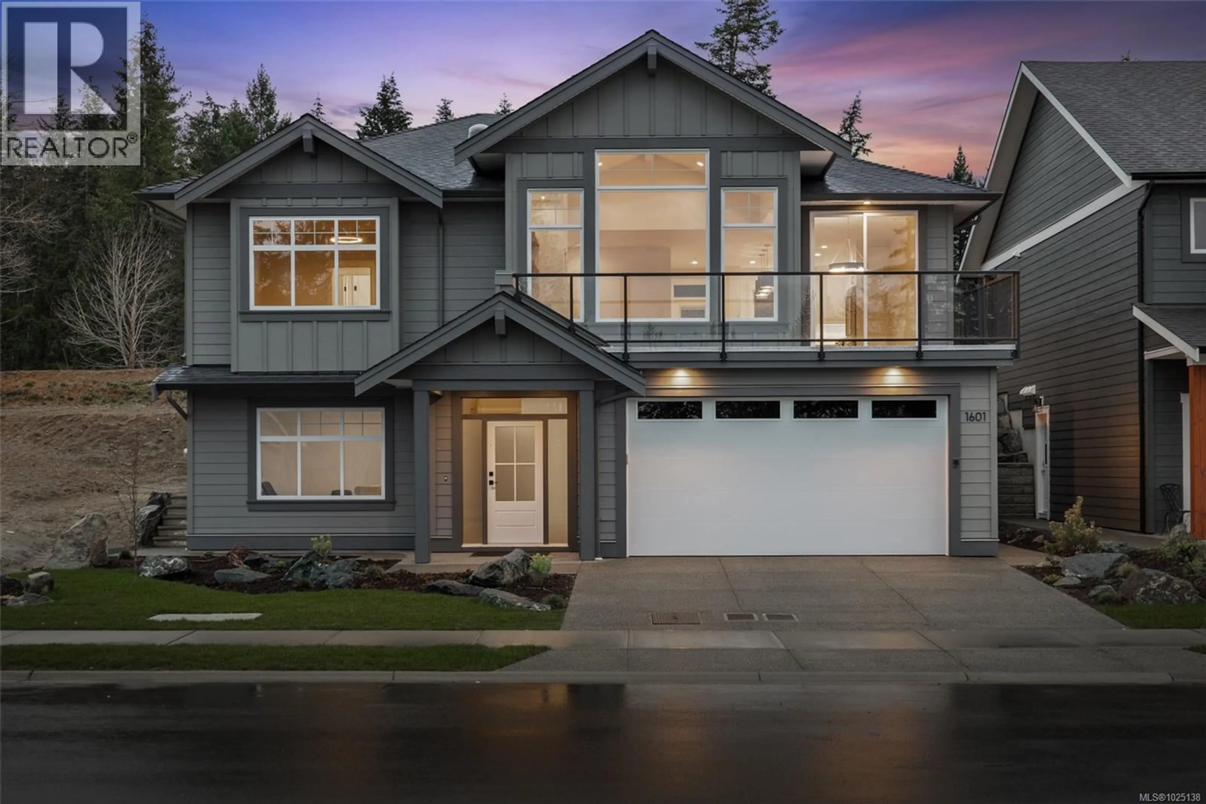 Home with vinyl exterior material, street for 1601 CROWN ISLE BOULEVARD, Courtenay British Columbia V9N9X5