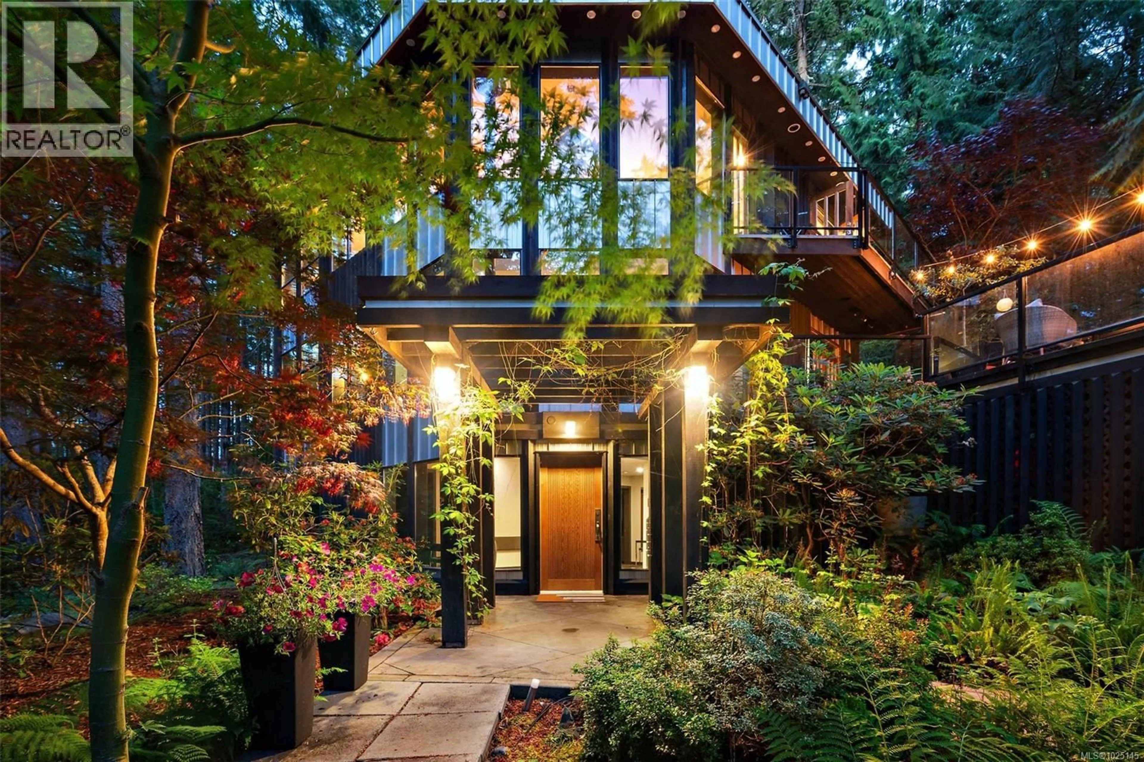 Indoor entryway for 1457 HOWCREST ROAD, North Saanich British Columbia V8L5K1