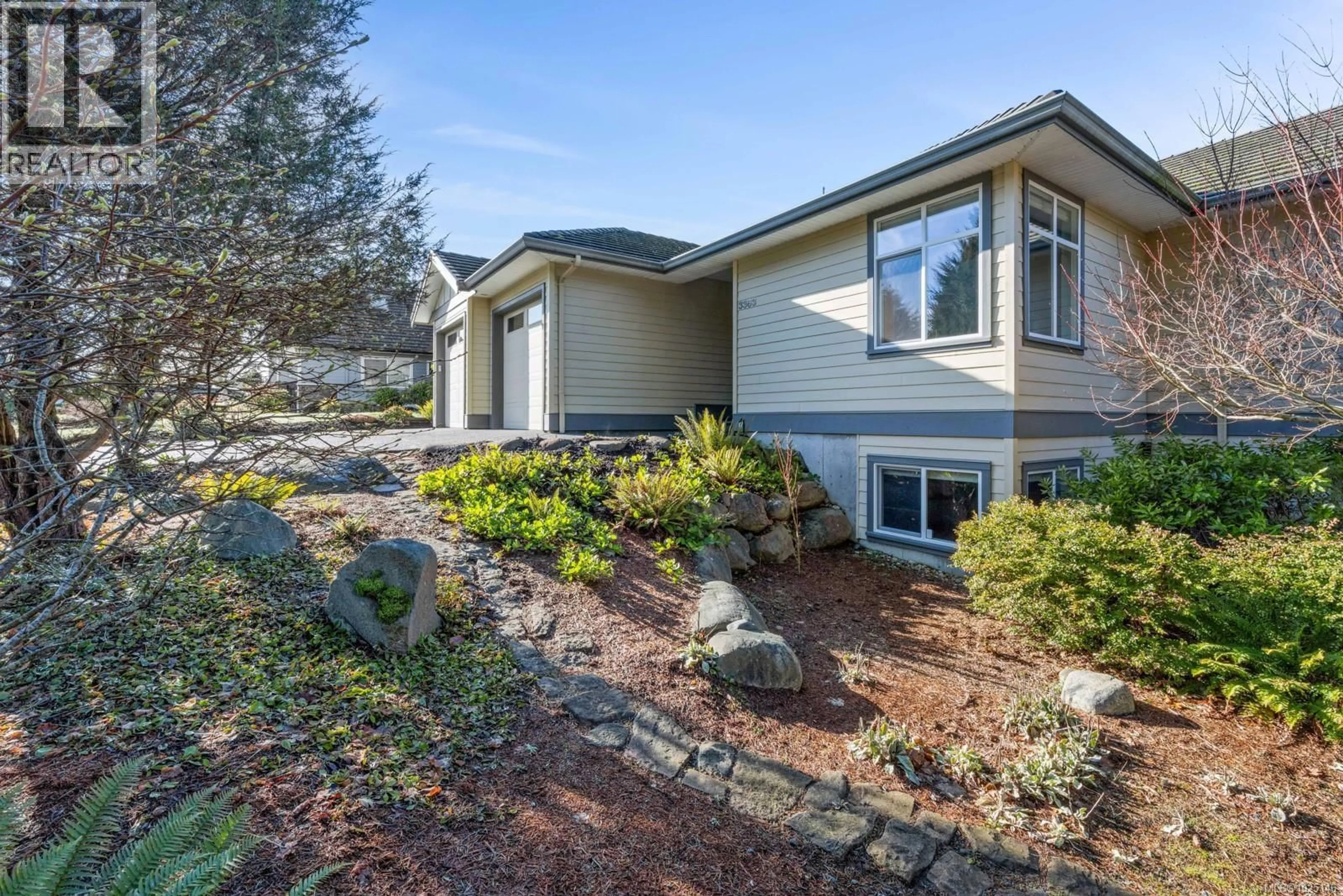 Home with vinyl exterior material, unknown for 3363 MAJESTIC DRIVE, Courtenay British Columbia V9N9X6