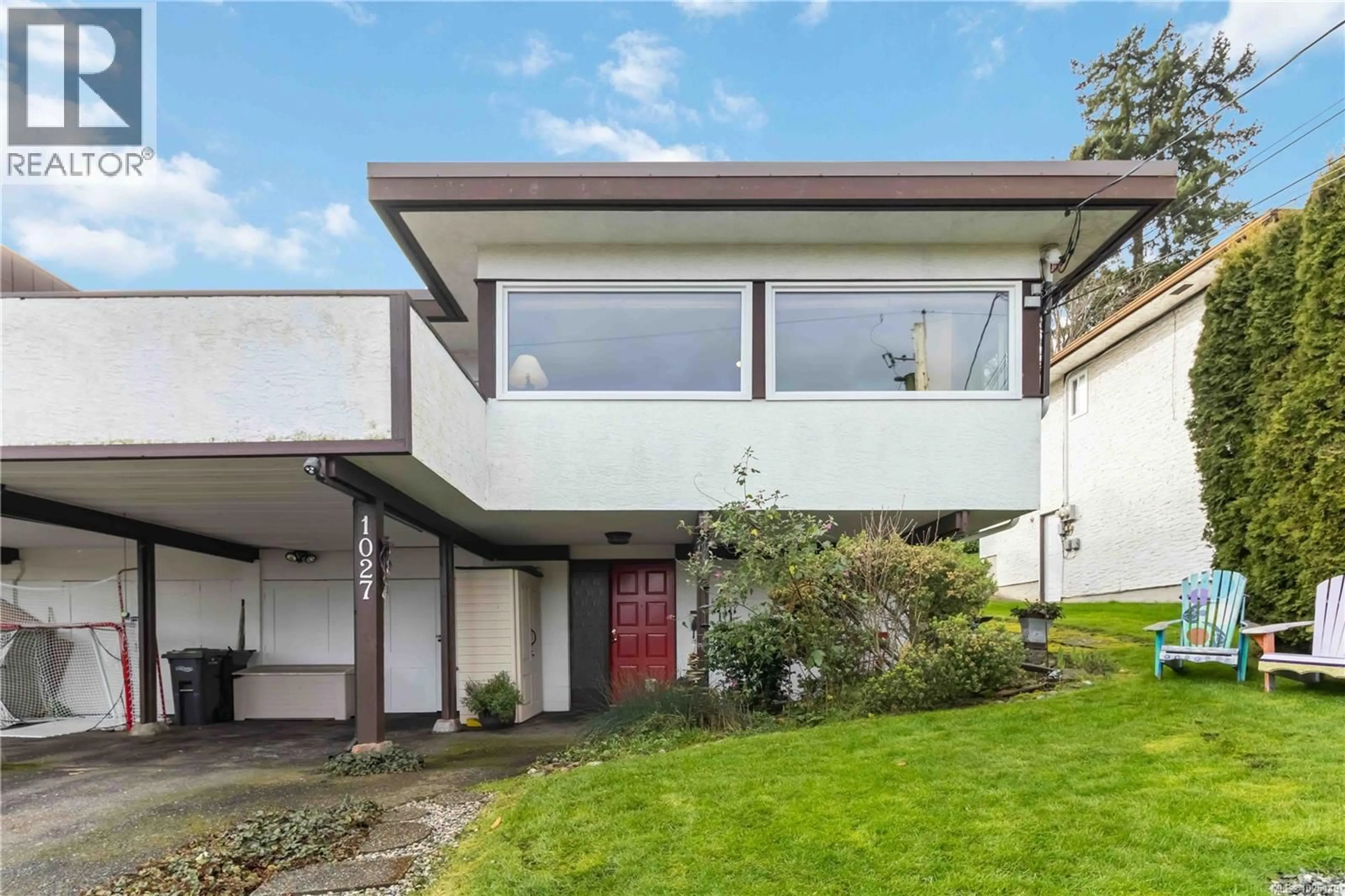 Home with vinyl exterior material, street for 1027 WURTELE PLACE, Esquimalt British Columbia V9A4S2