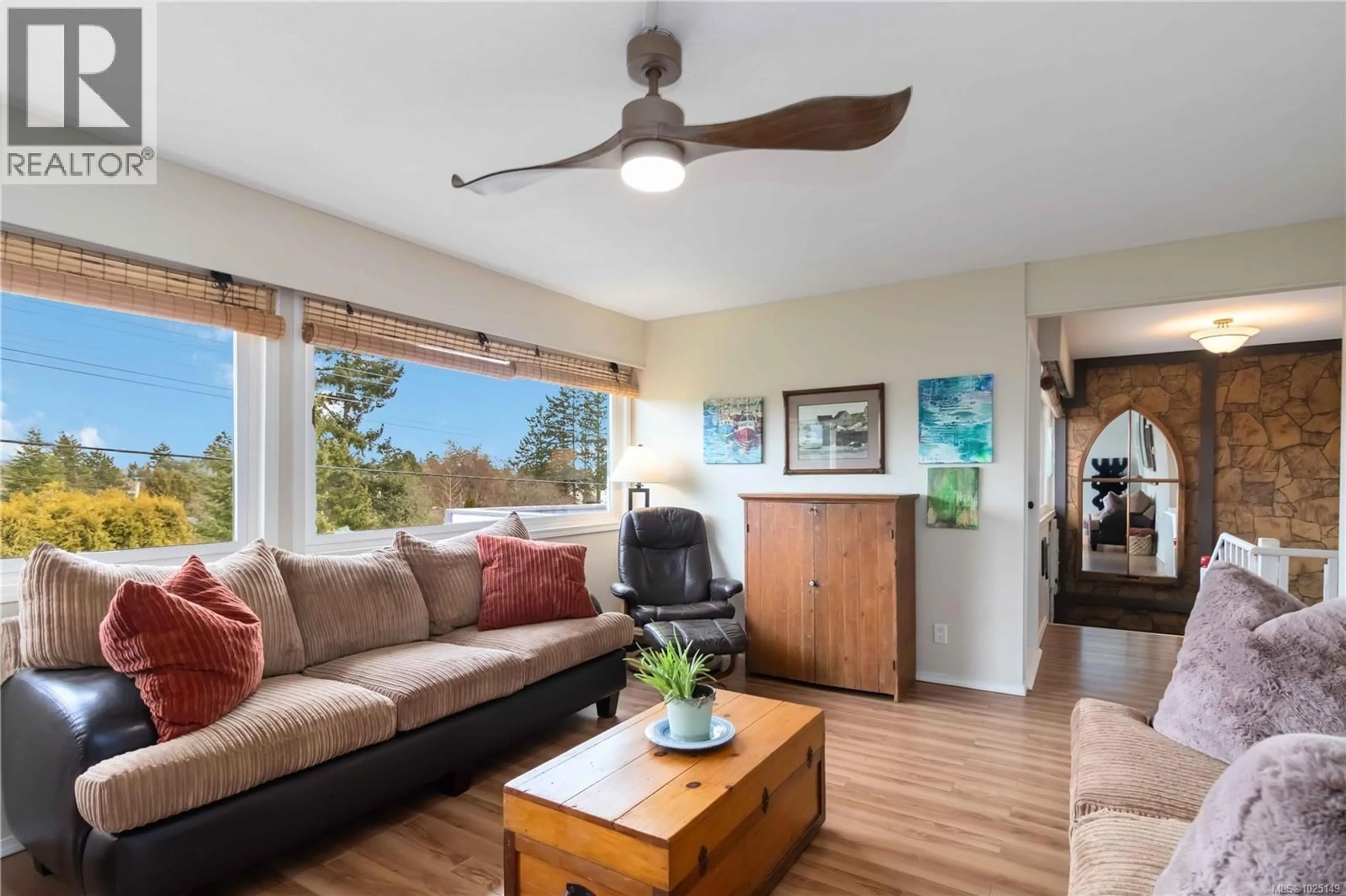 Living room with furniture, wood/laminate floor for 1027 WURTELE PLACE, Esquimalt British Columbia V9A4S2