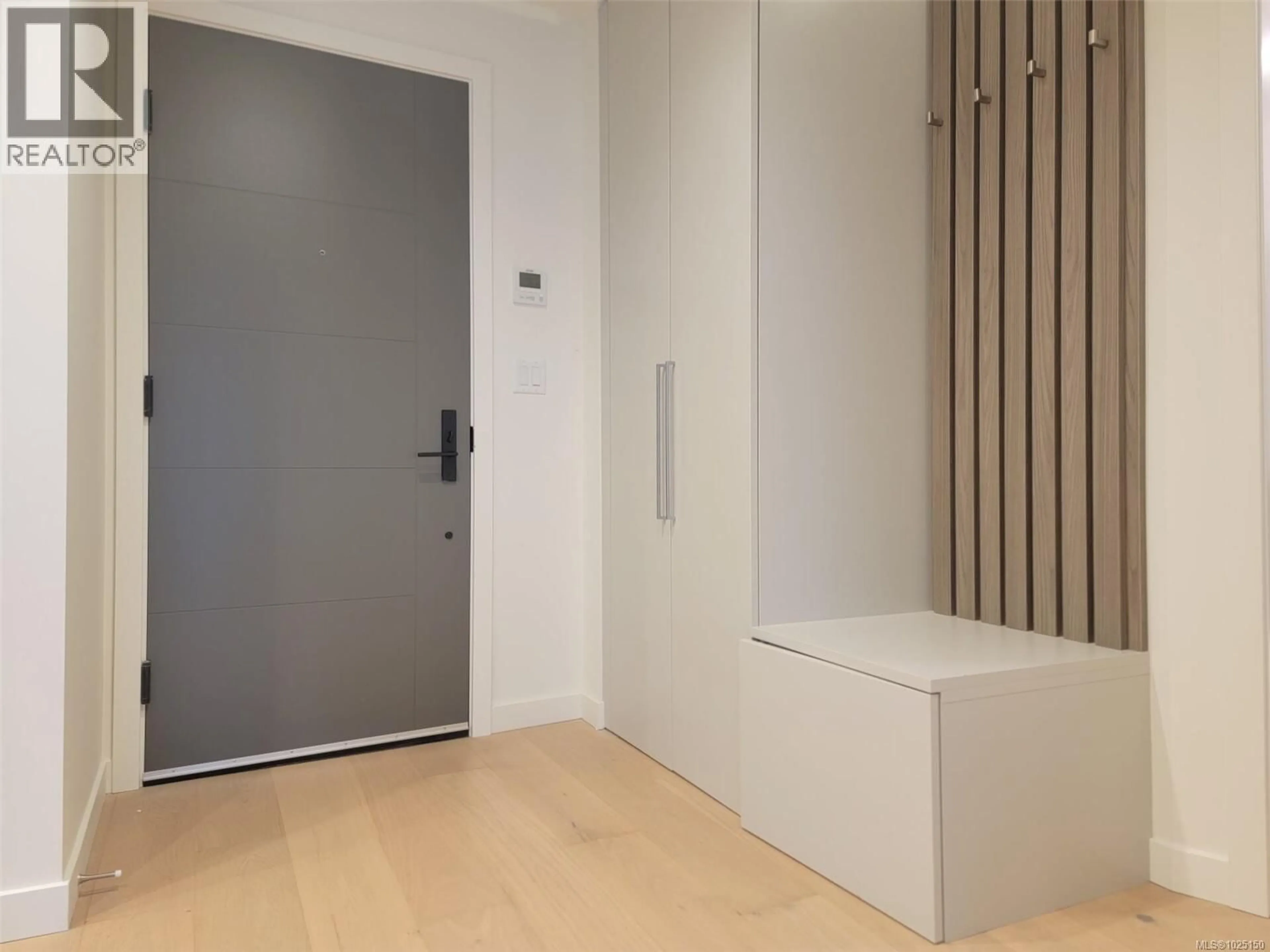 Indoor foyer for 808 - 2000 HANNINGTON ROAD, Langford British Columbia V9B6R6