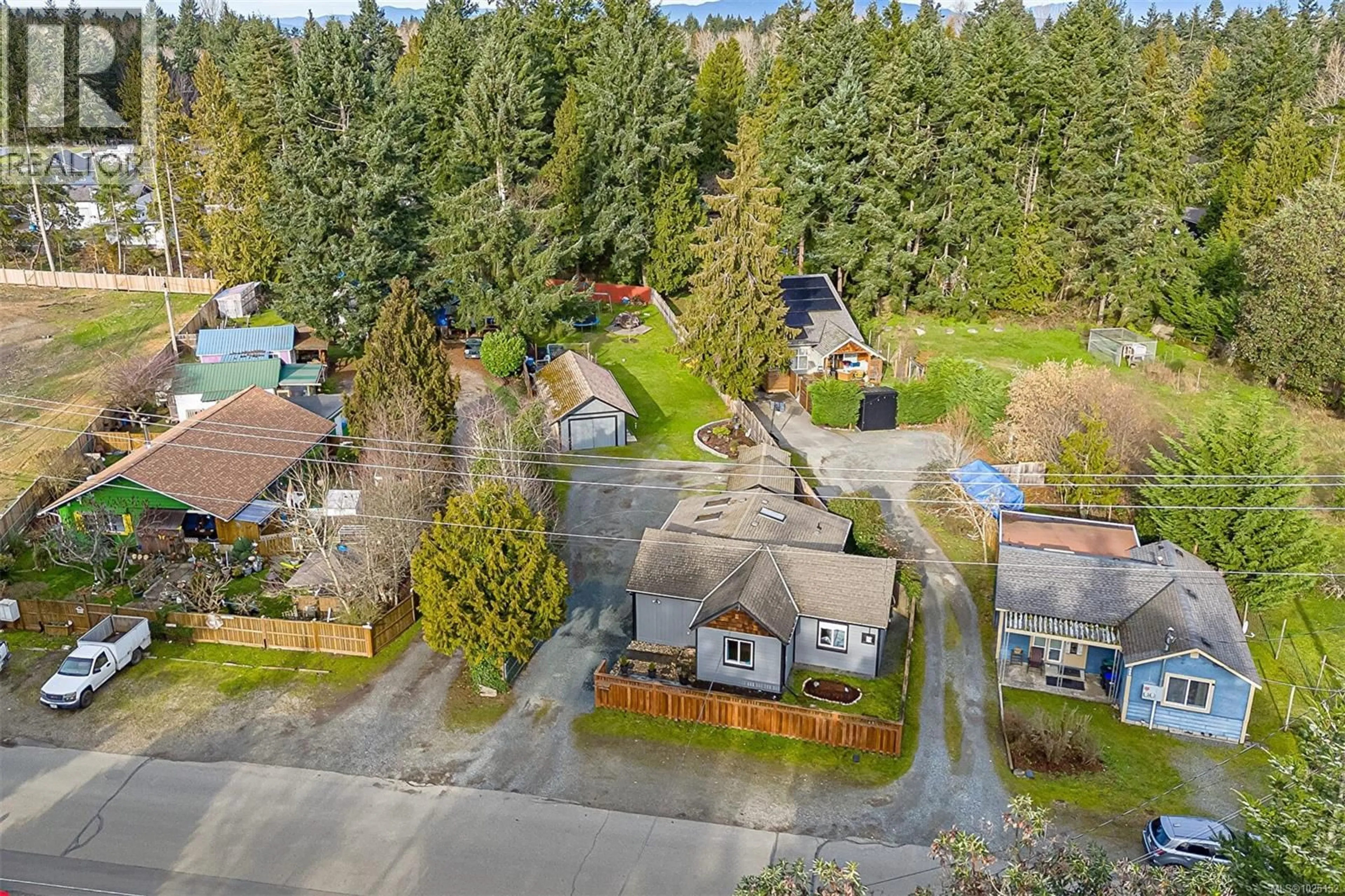 A pic from outside/outdoor area/front of a property/back of a property/a pic from drone, street for 649 PIONEER CRESCENT, Parksville British Columbia V9P1T5