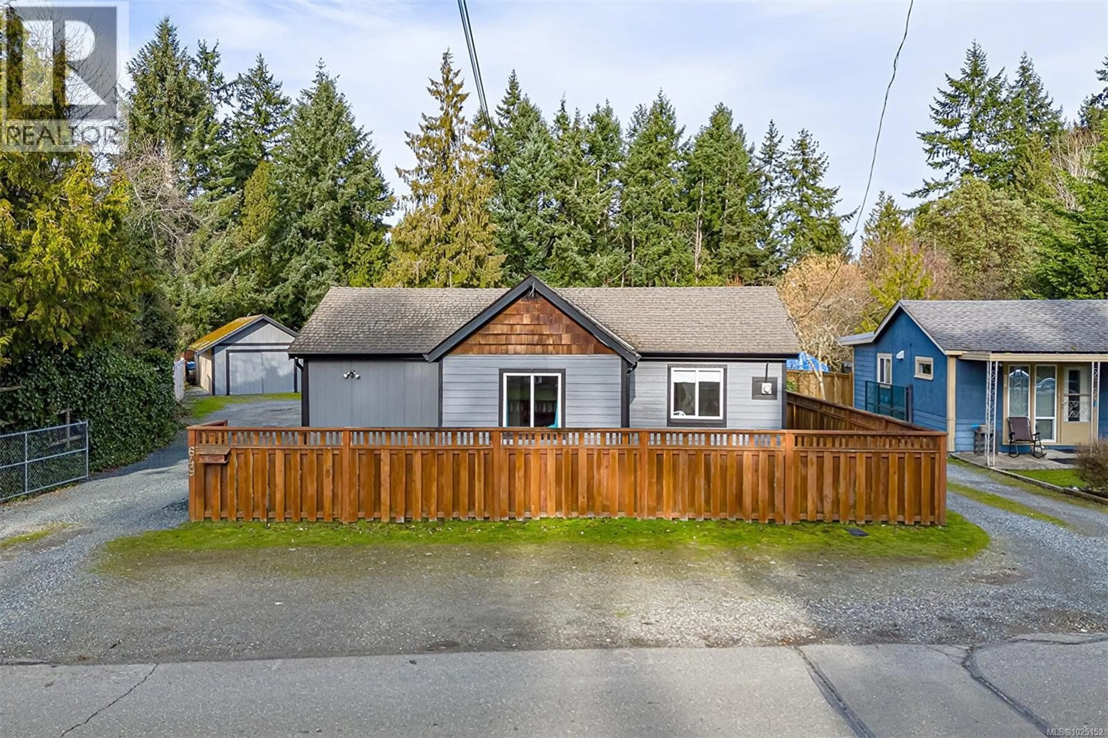 A pic from outside/outdoor area/front of a property/back of a property/a pic from drone, street for 649 PIONEER CRESCENT, Parksville British Columbia V9P1T5
