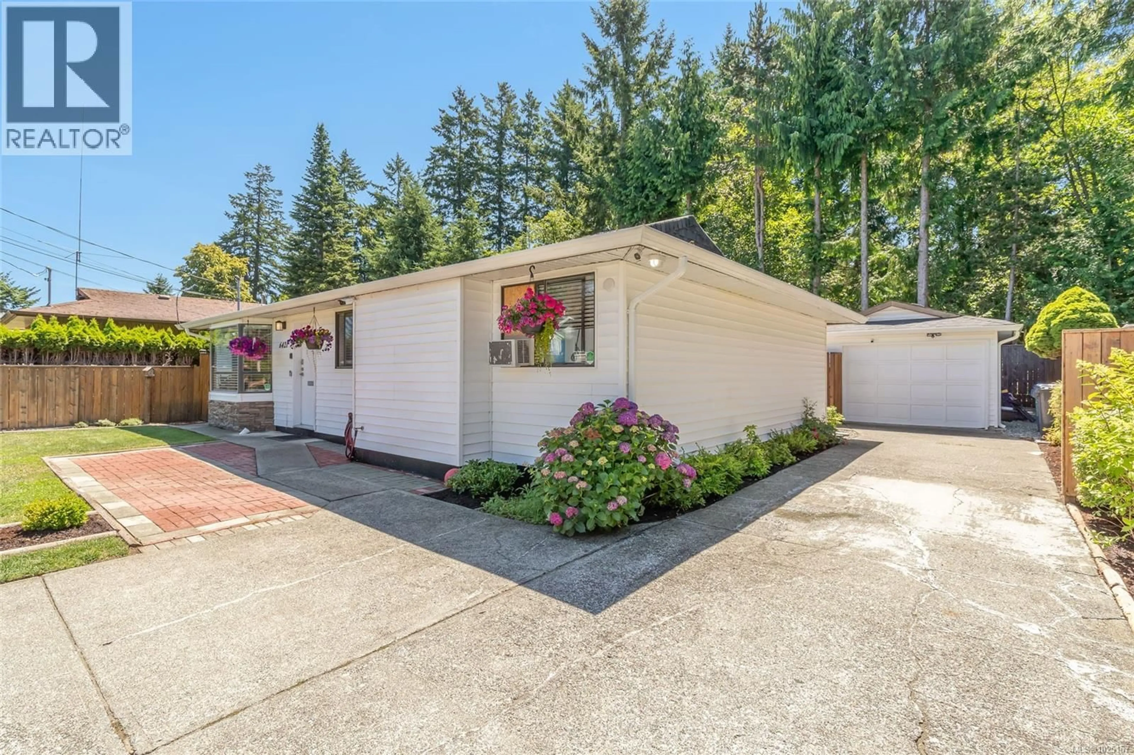 Home with vinyl exterior material, street for 6421 PORTSMOUTH ROAD, Nanaimo British Columbia V9V1A3