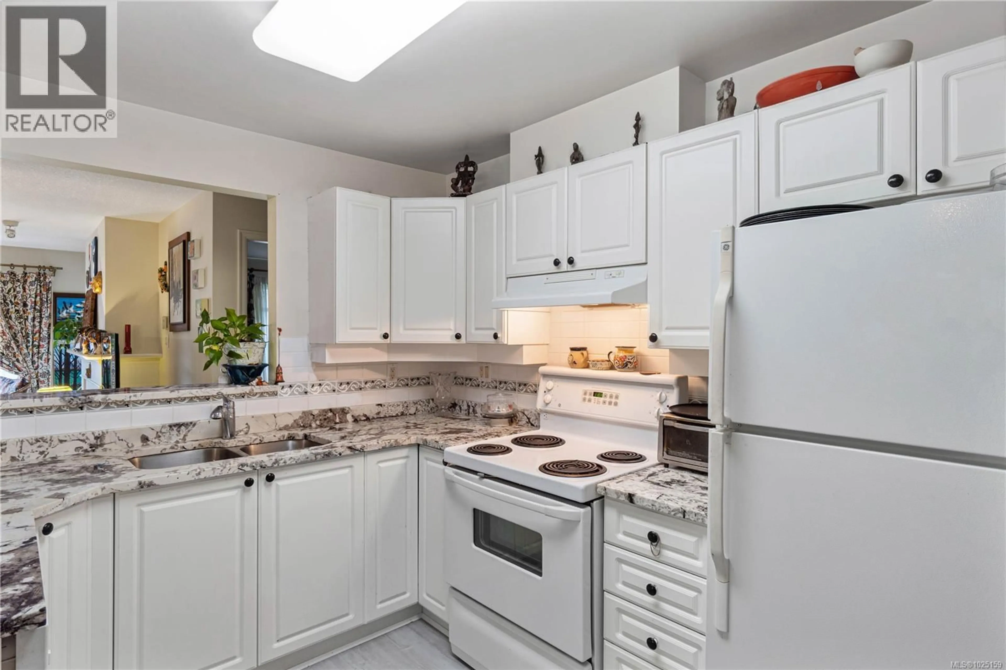 Standard kitchen, ceramic/tile floor for 201 - 5620 EDGEWATER LANE, Nanaimo British Columbia V9T6K1