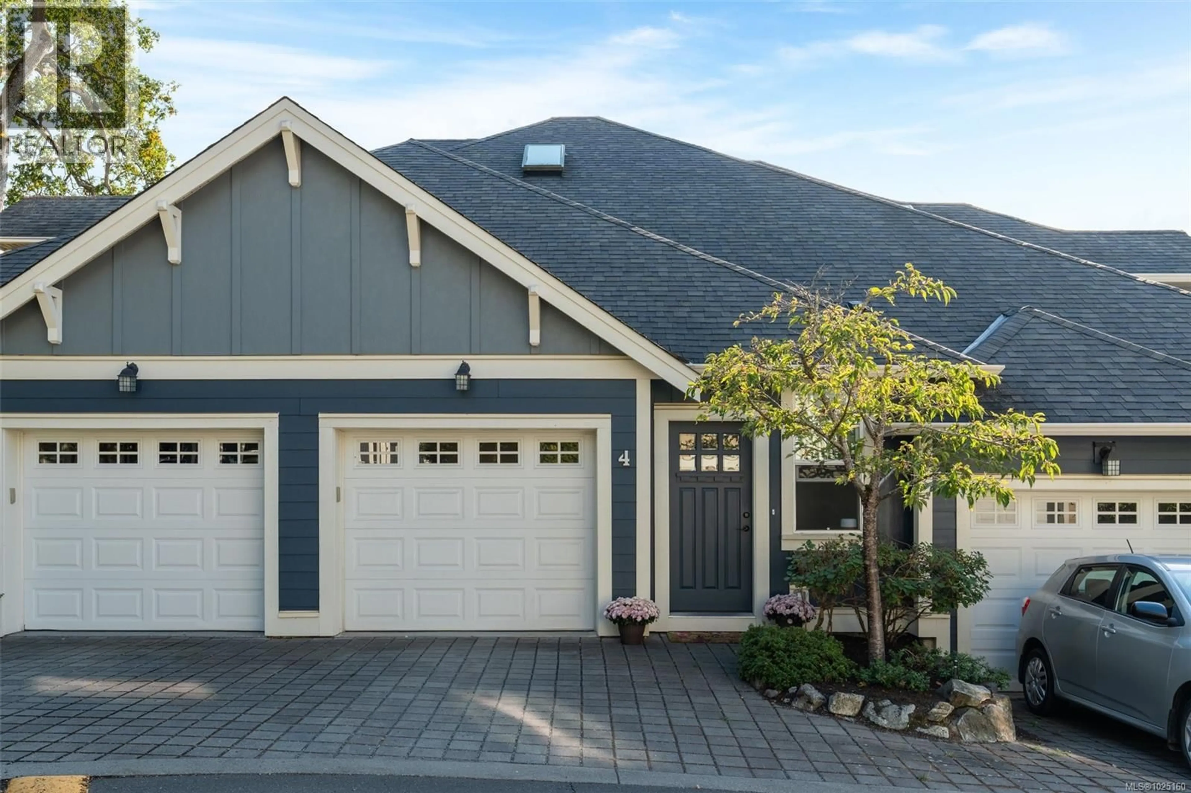 Home with vinyl exterior material, unknown for 4 - 4583 WILKINSON ROAD, Saanich British Columbia V8Z5C3