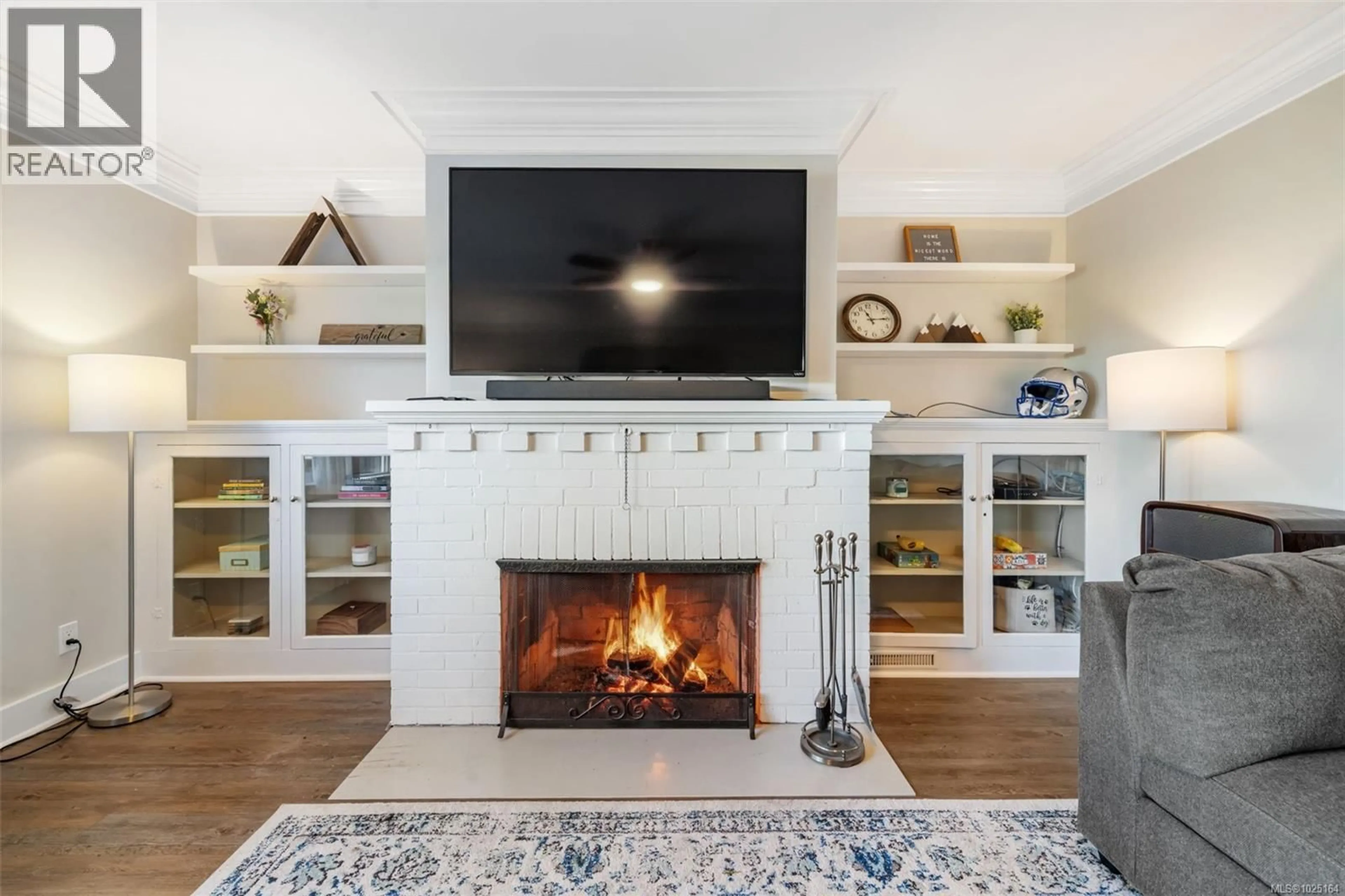 Home theater for 1123 REYNOLDS ROAD, Saanich British Columbia V8P2K5