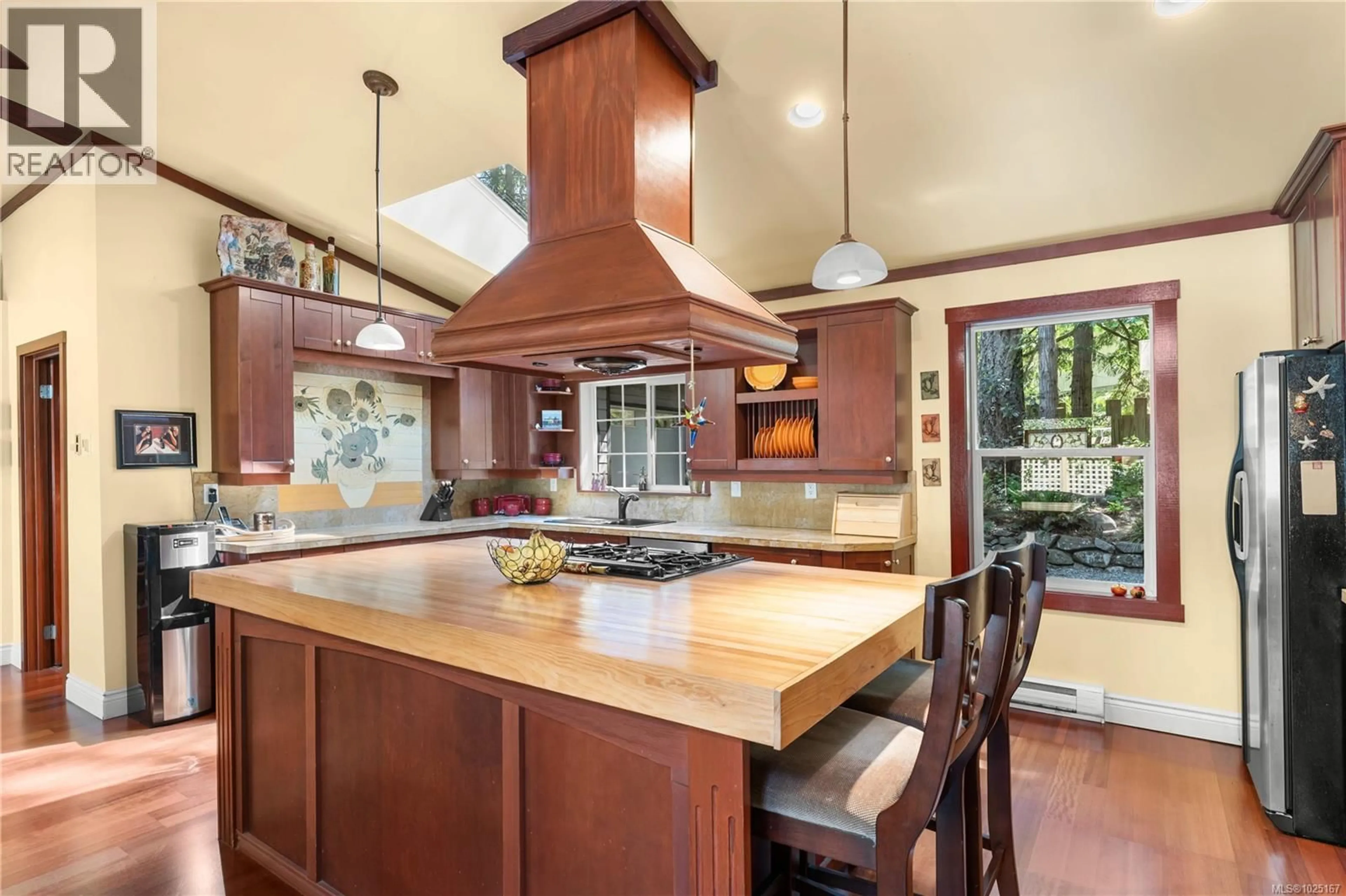 Open concept kitchen, ceramic/tile floor for 1126 NORTH ROAD, Gabriola Island British Columbia V0R1X3