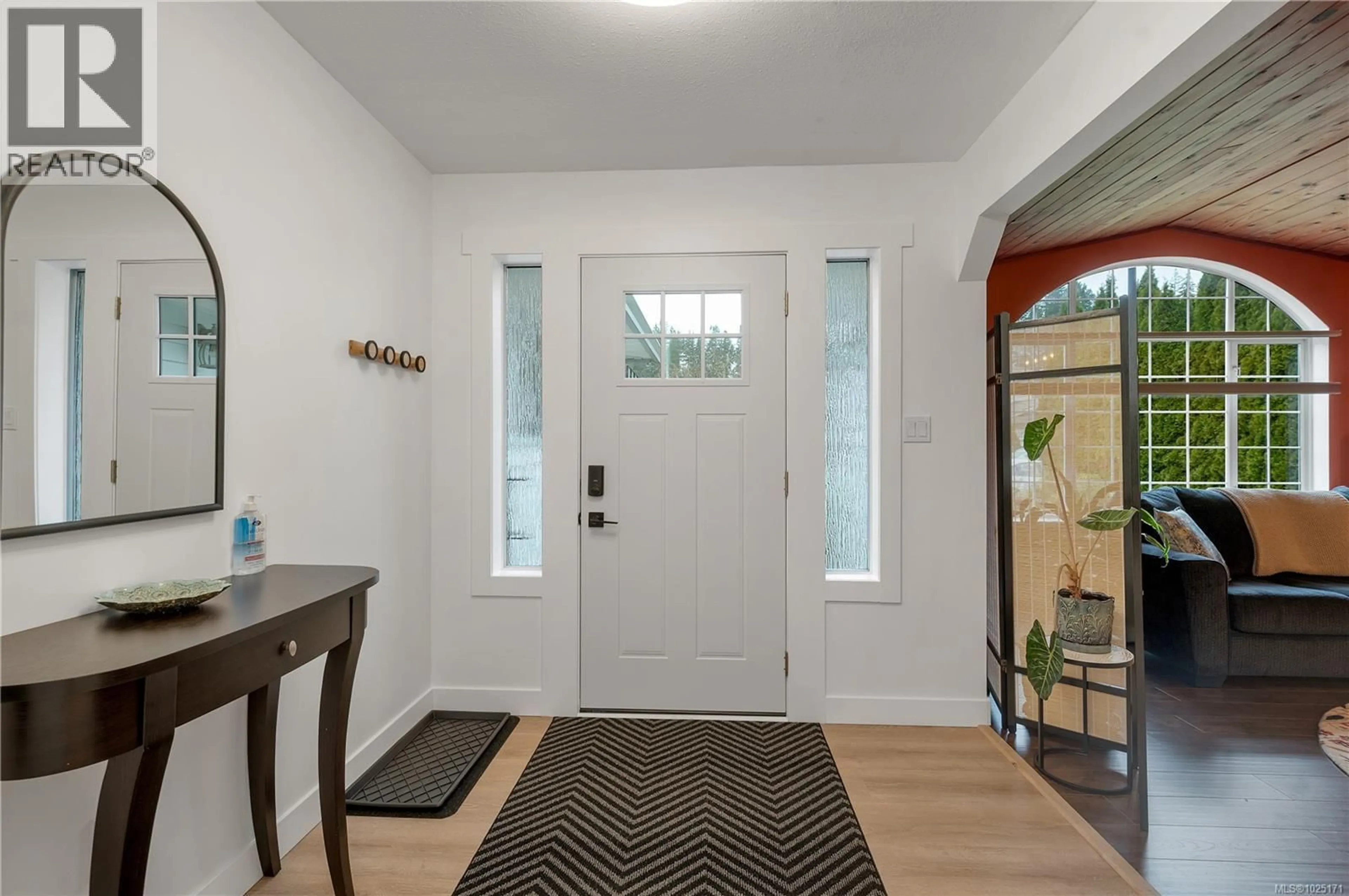 Indoor entryway for 540 JASMINE CRESCENT, Campbell River British Columbia V9W7G7