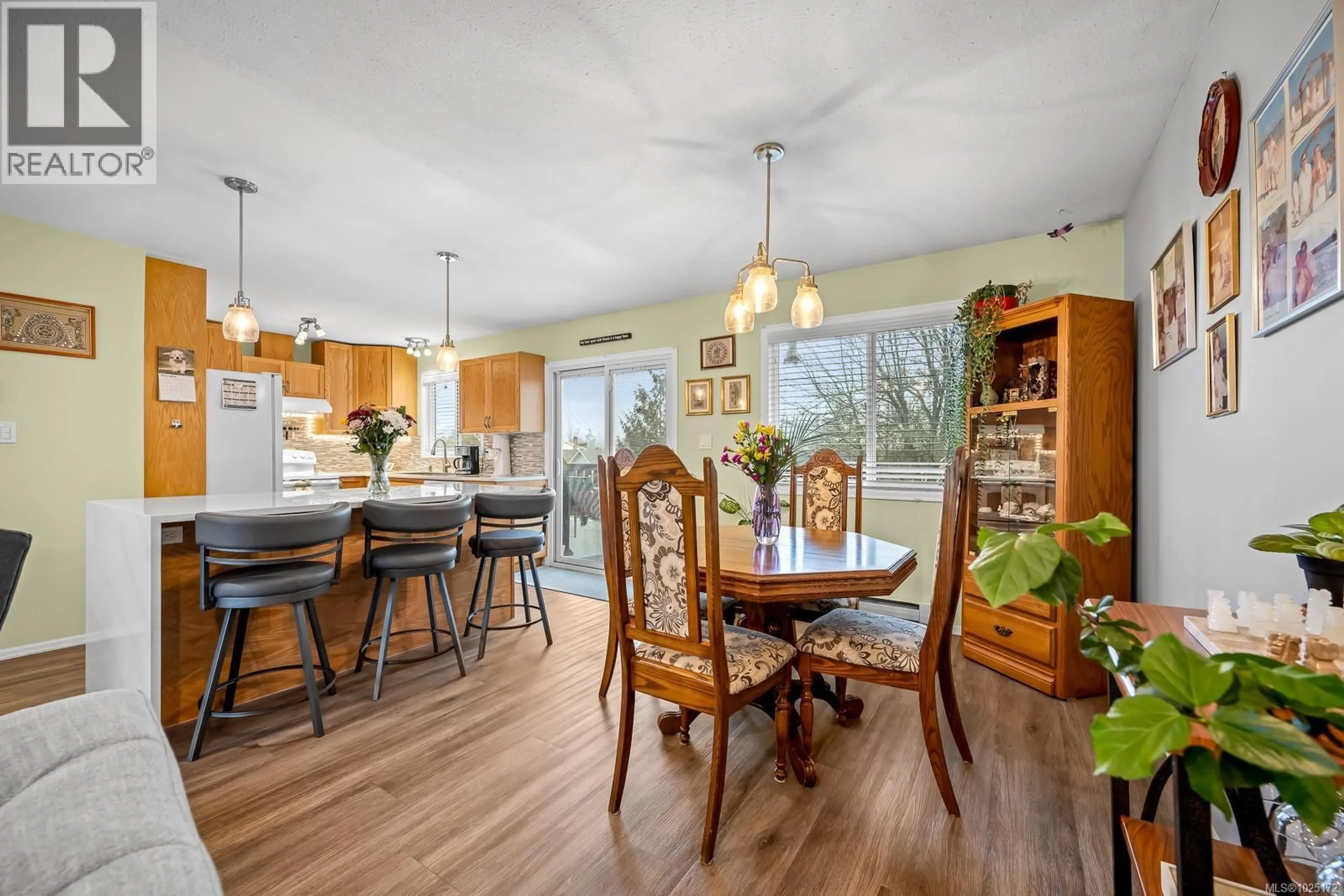 Open concept kitchen, unknown for 2440 HARMSTON AVENUE, Courtenay British Columbia V9N7G9