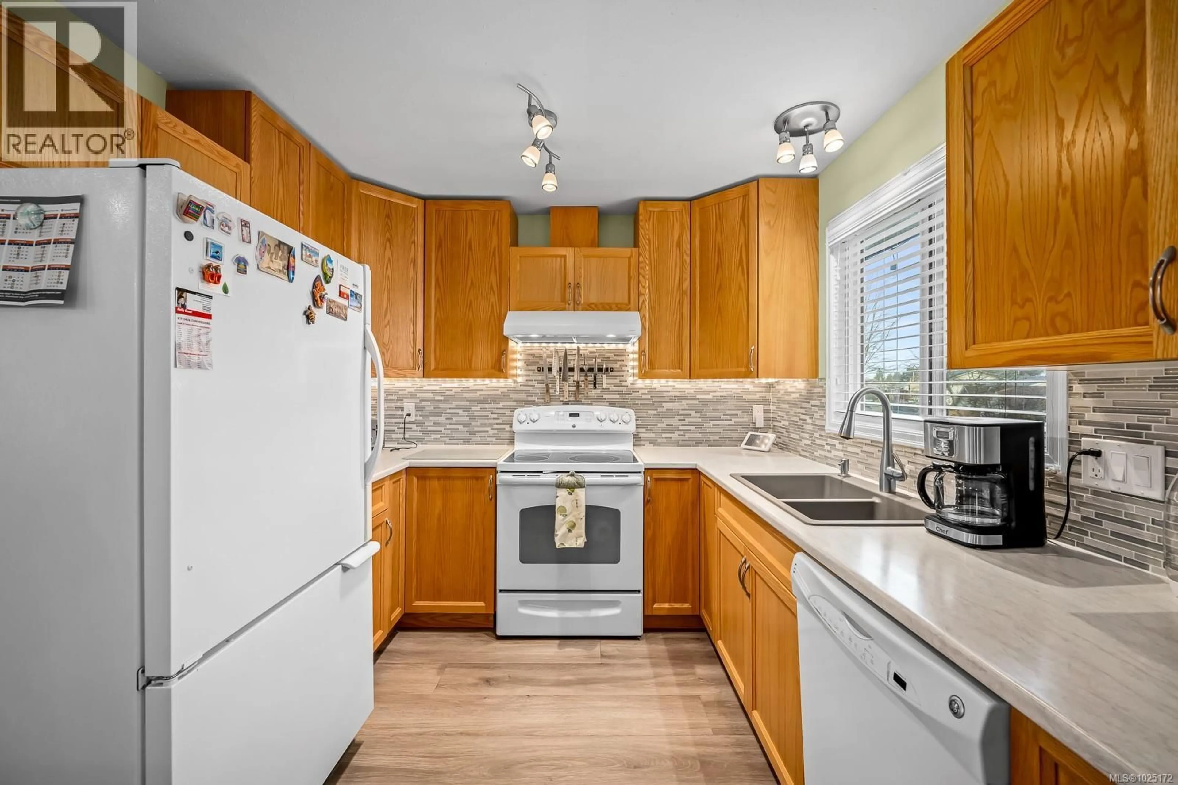 Standard kitchen, unknown for 2440 HARMSTON AVENUE, Courtenay British Columbia V9N7G9