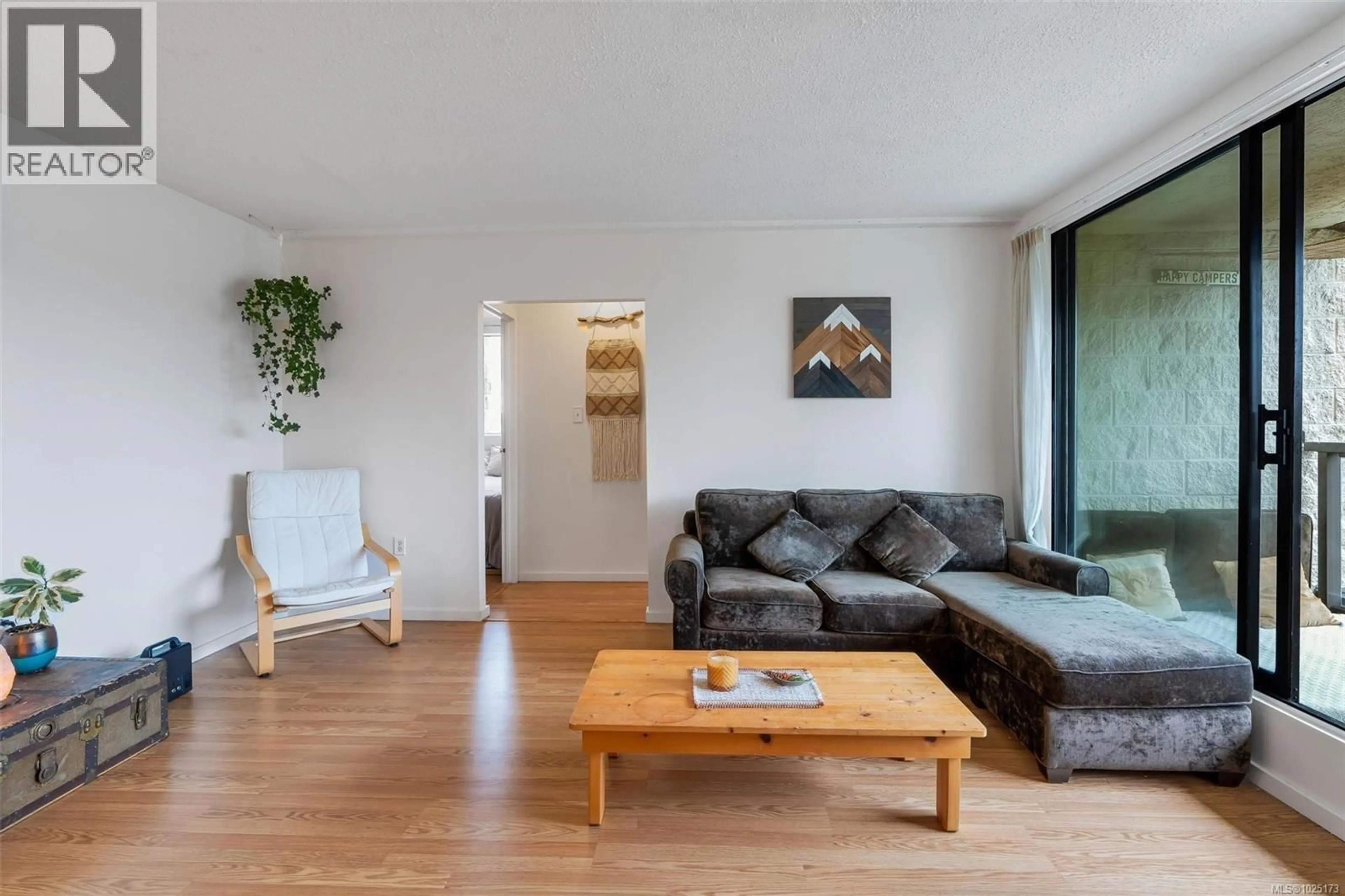 Living room with furniture, wood/laminate floor for 512 - 1745 LEIGHTON ROAD, Victoria British Columbia V8R6R6
