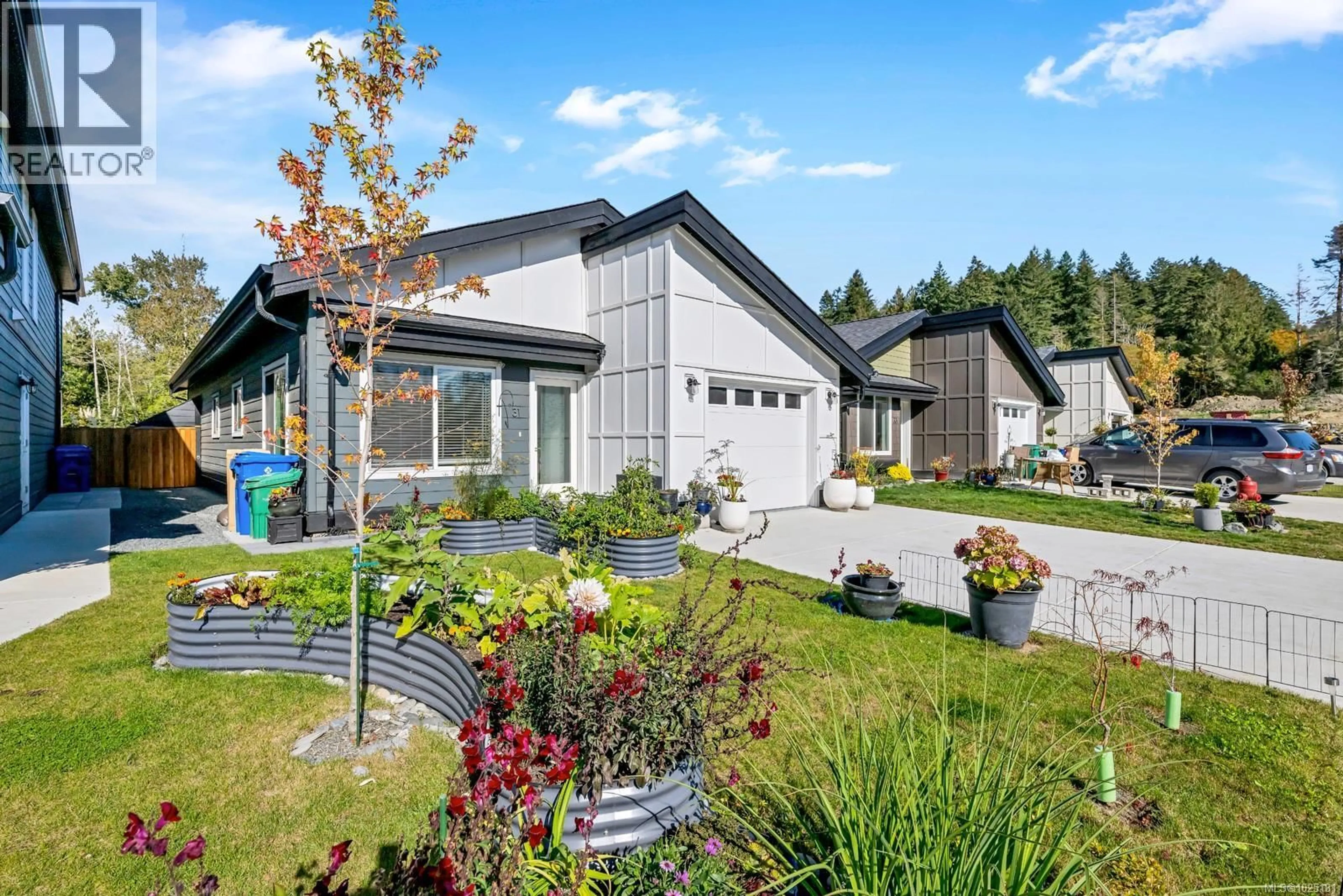 Home with vinyl exterior material, street for 31 SAANICH RIDGE DRIVE, Central Saanich British Columbia V8M0B8