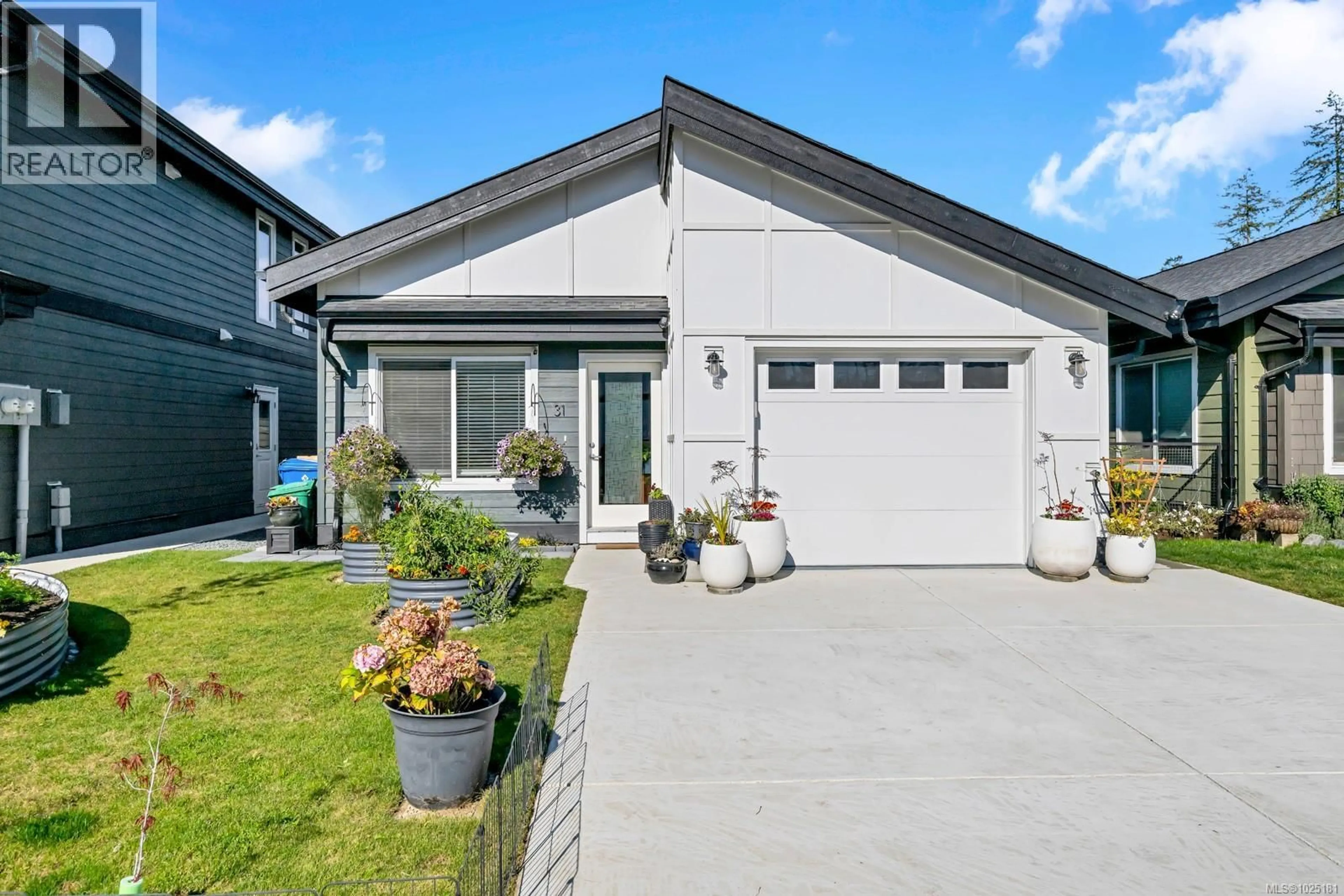 Home with vinyl exterior material, street for 31 SAANICH RIDGE DRIVE, Central Saanich British Columbia V8M0B8