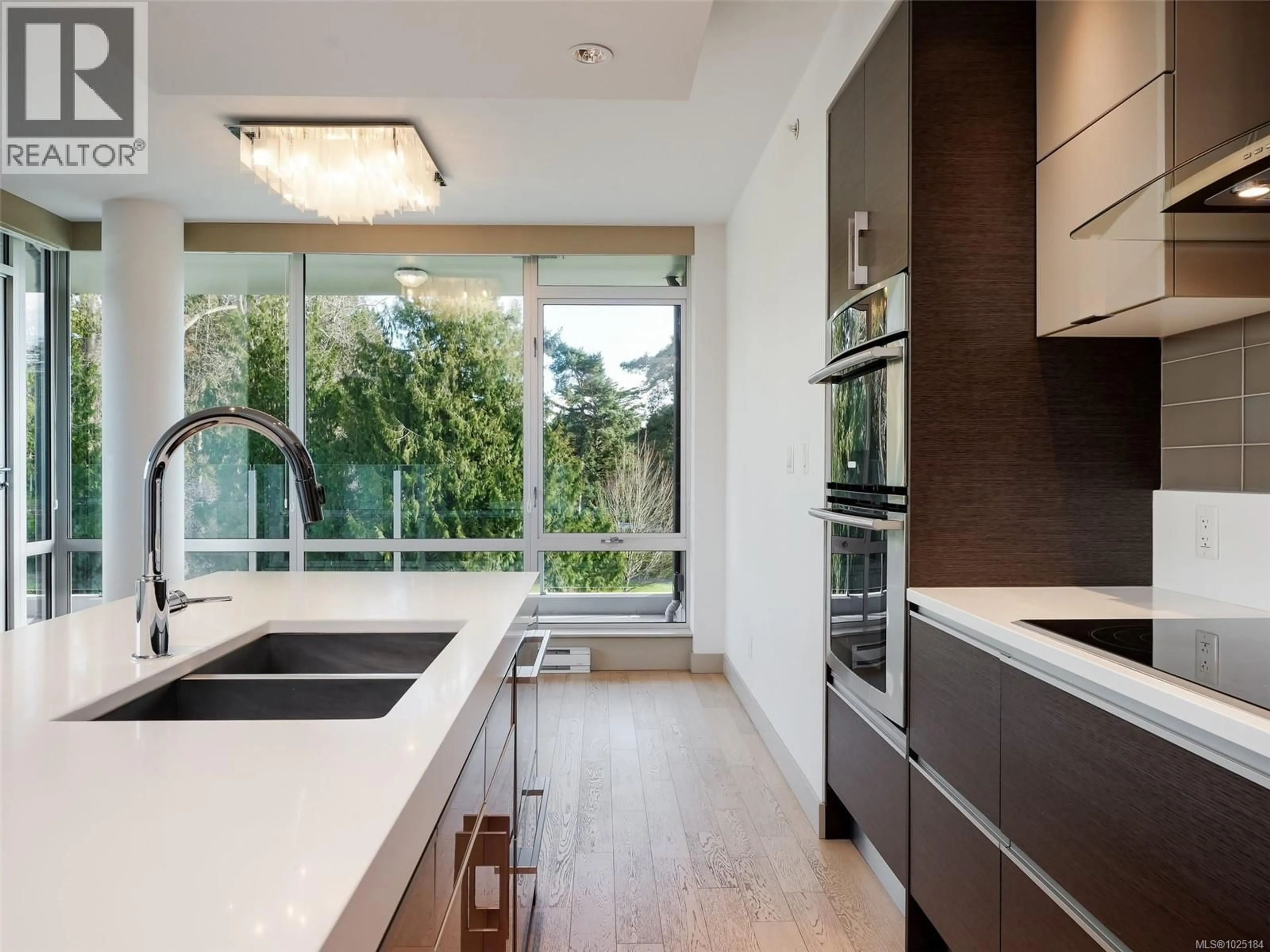 Contemporary kitchen, unknown for 403 - 200 DOUGLAS STREET, Victoria British Columbia V8V2P2