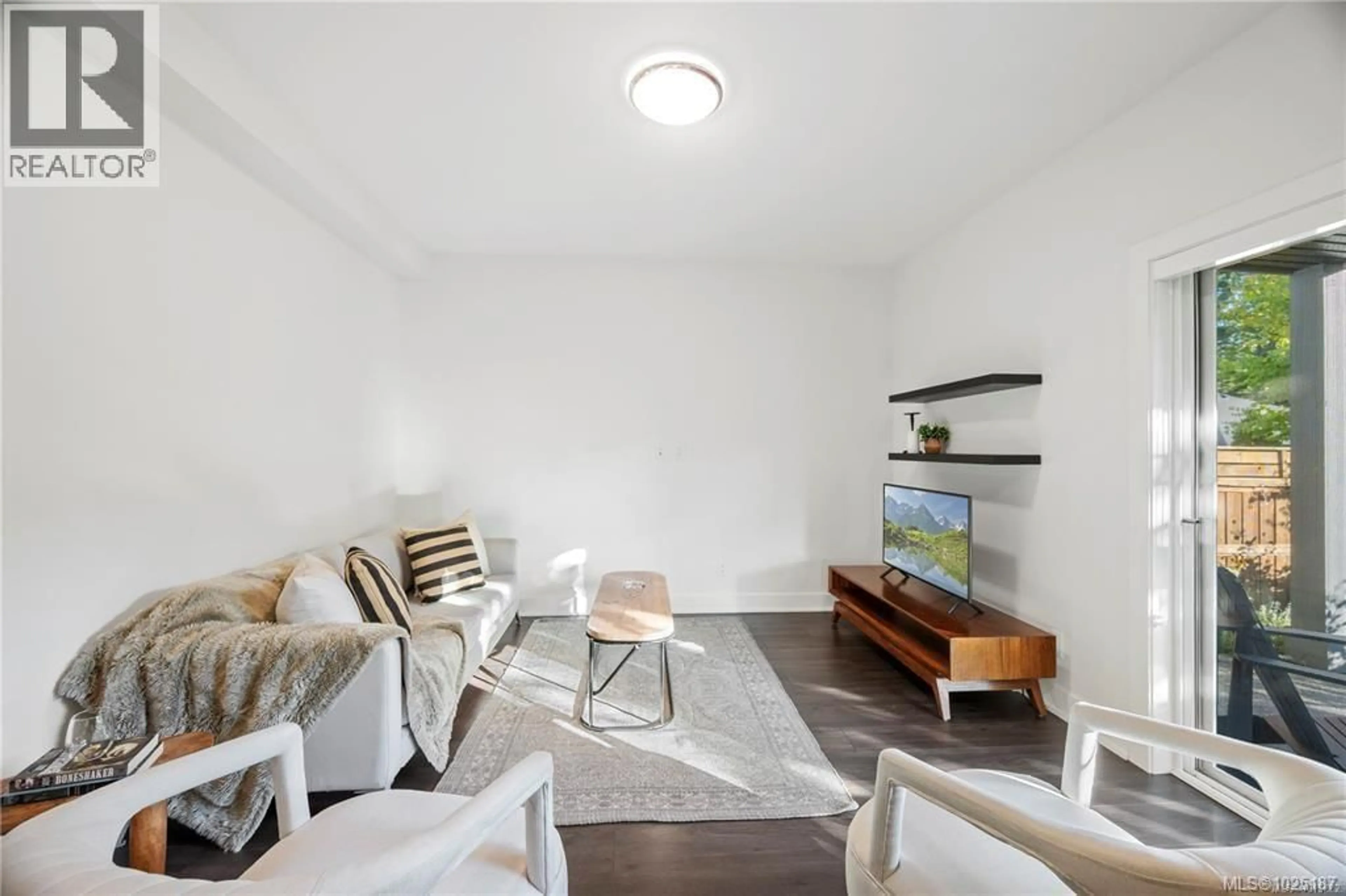 Living room with furniture, unknown for 1252 SOLSTICE CRESCENT, Langford British Columbia V9B0V1