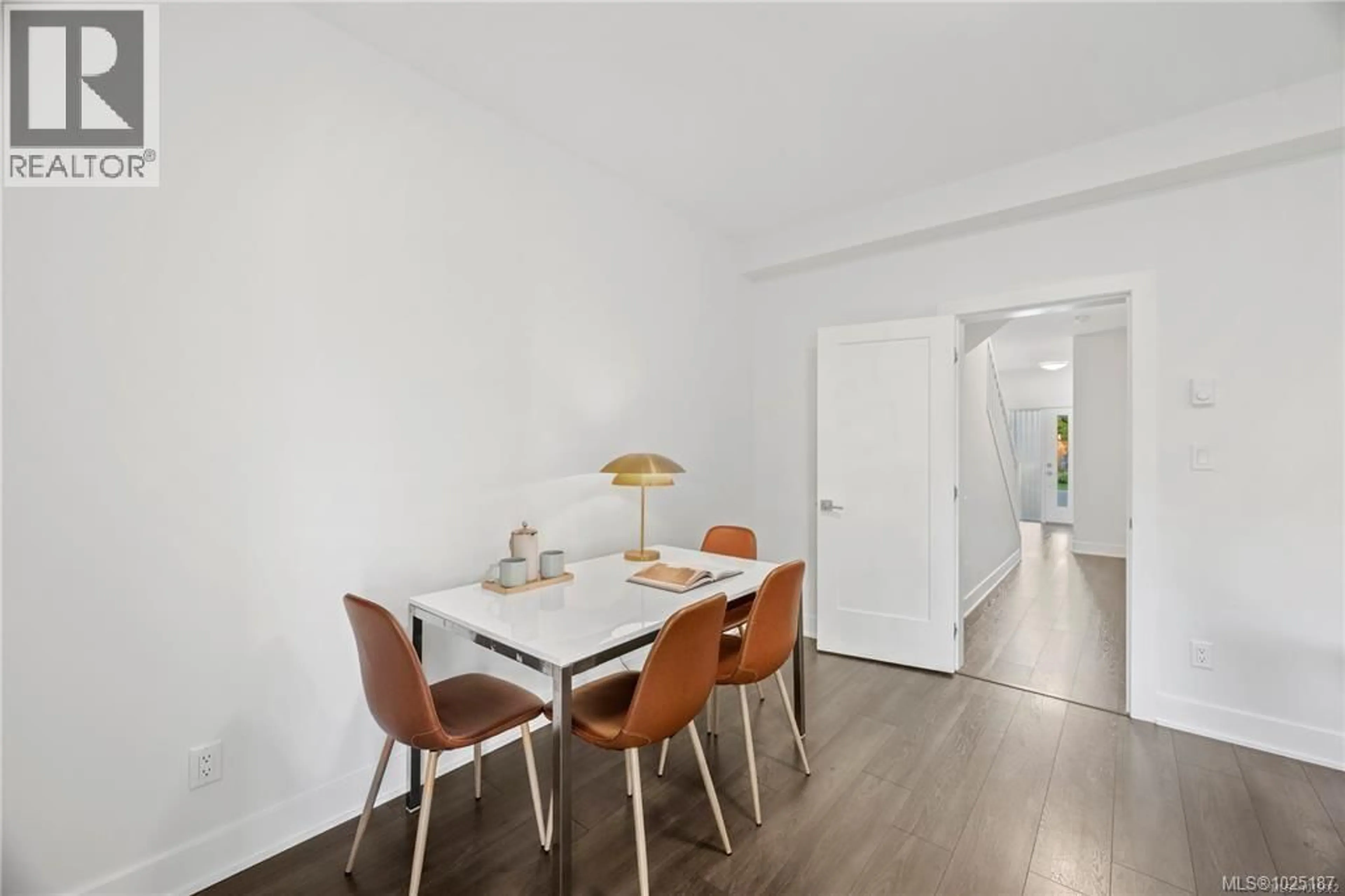 Dining room, wood/laminate floor for 1252 SOLSTICE CRESCENT, Langford British Columbia V9B0V1