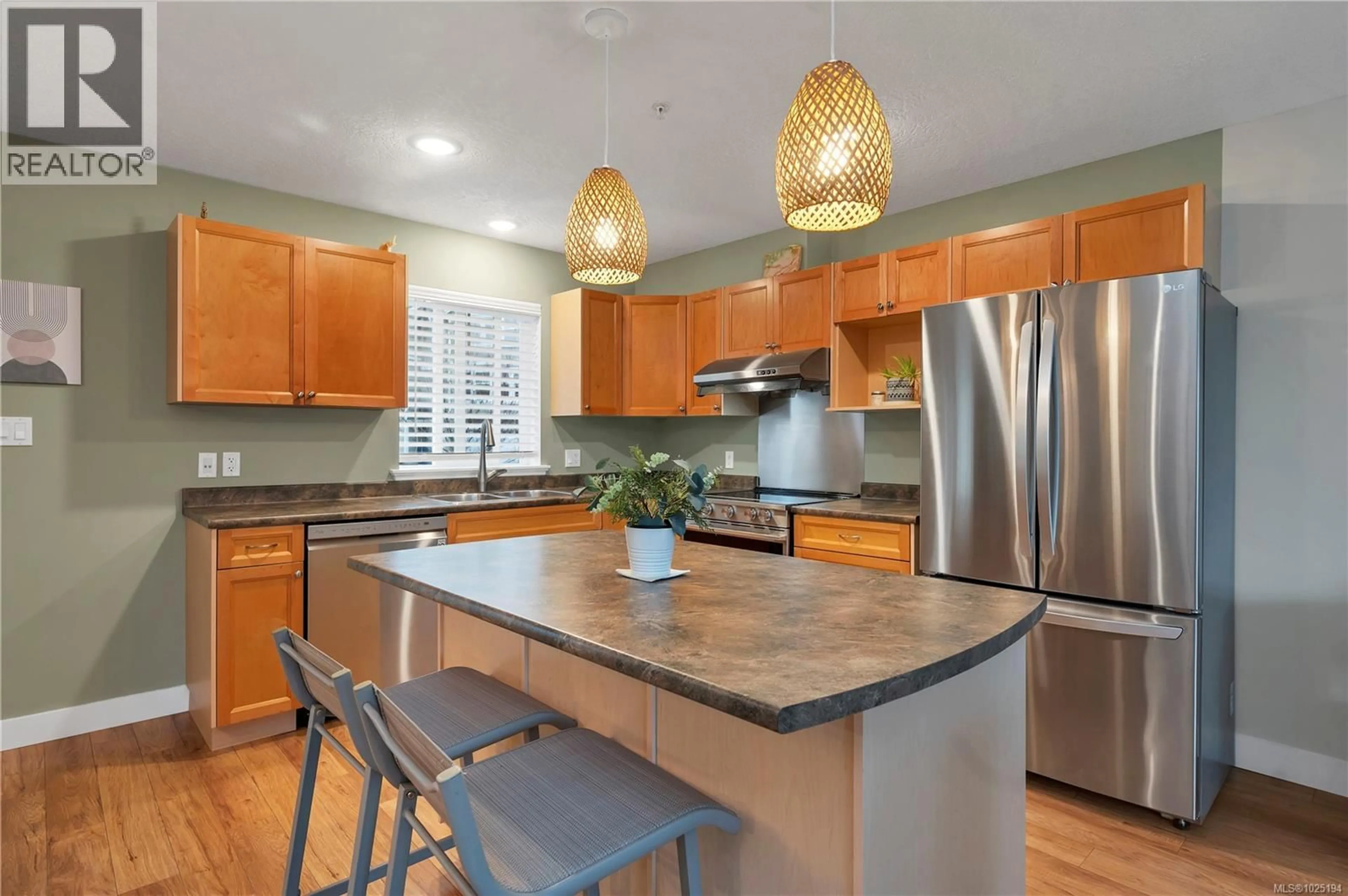 Open concept kitchen, ceramic/tile floor for 103 - 701 HILCHEY ROAD, Campbell River British Columbia V9W0A2