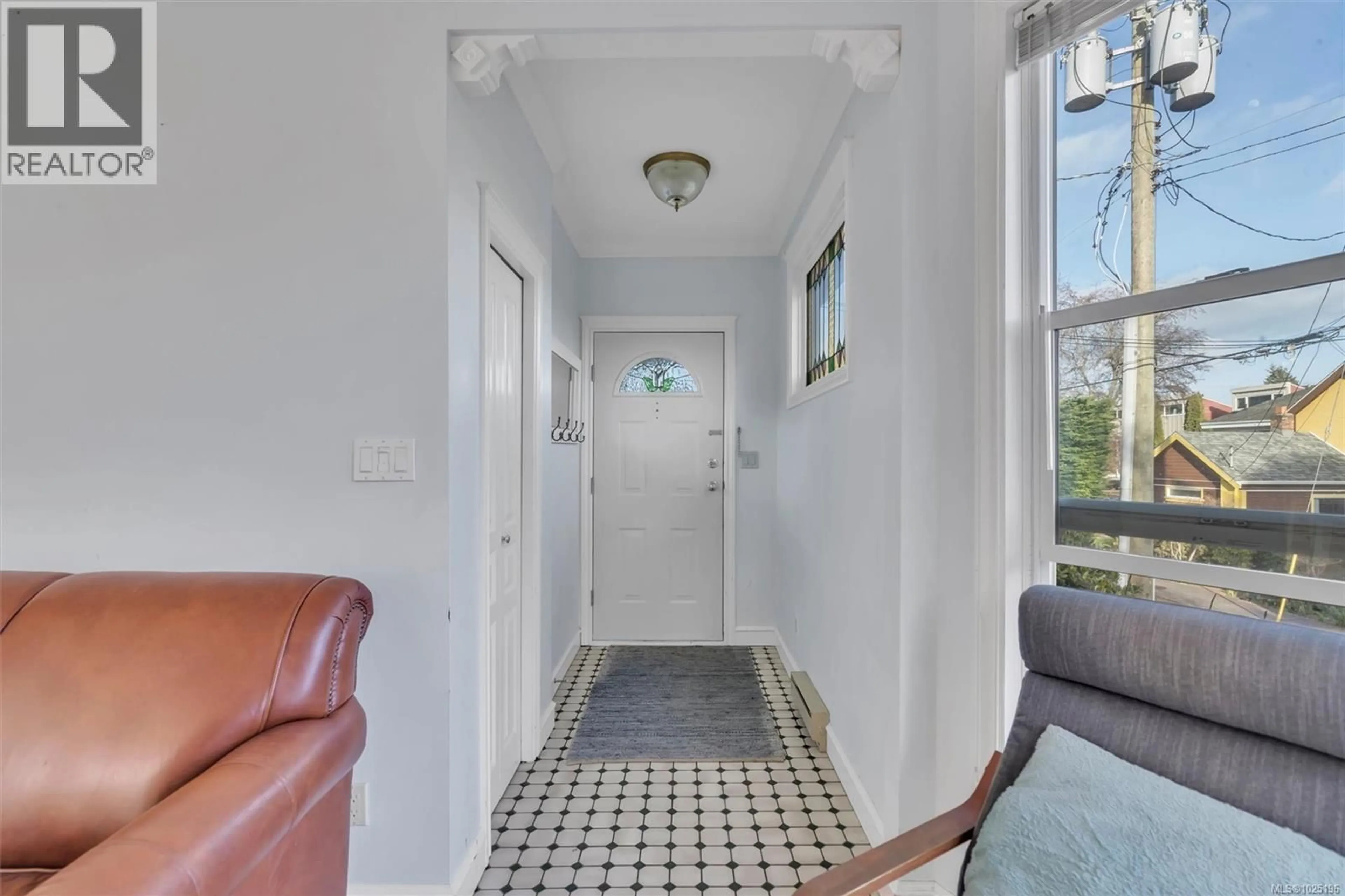 Indoor entryway for A - 142 ST. LAWRENCE STREET, Victoria British Columbia V8V3M3