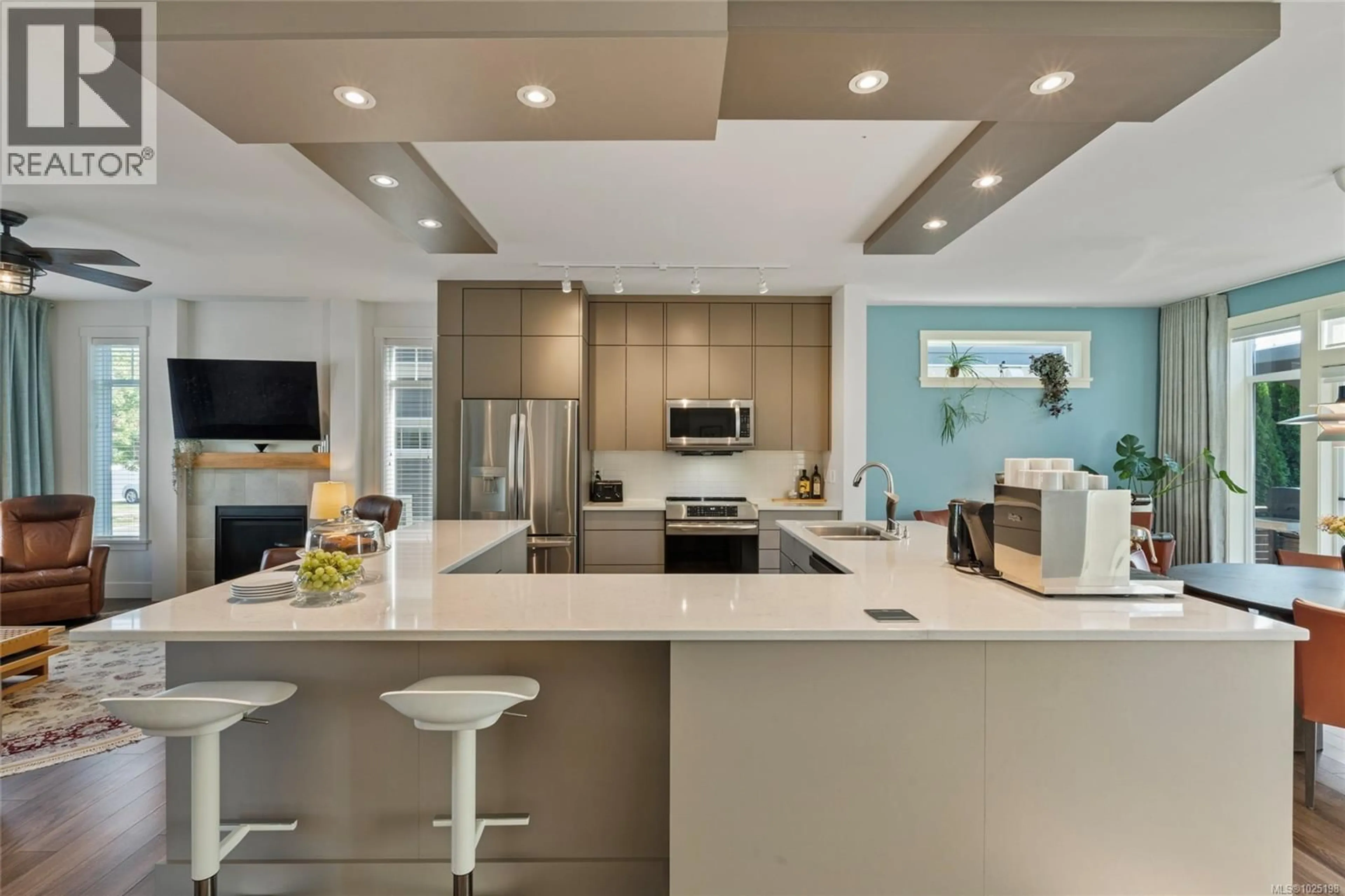 Contemporary kitchen, unknown for 3460 SPARROWHAWK AVENUE, Colwood British Columbia V9C0L9