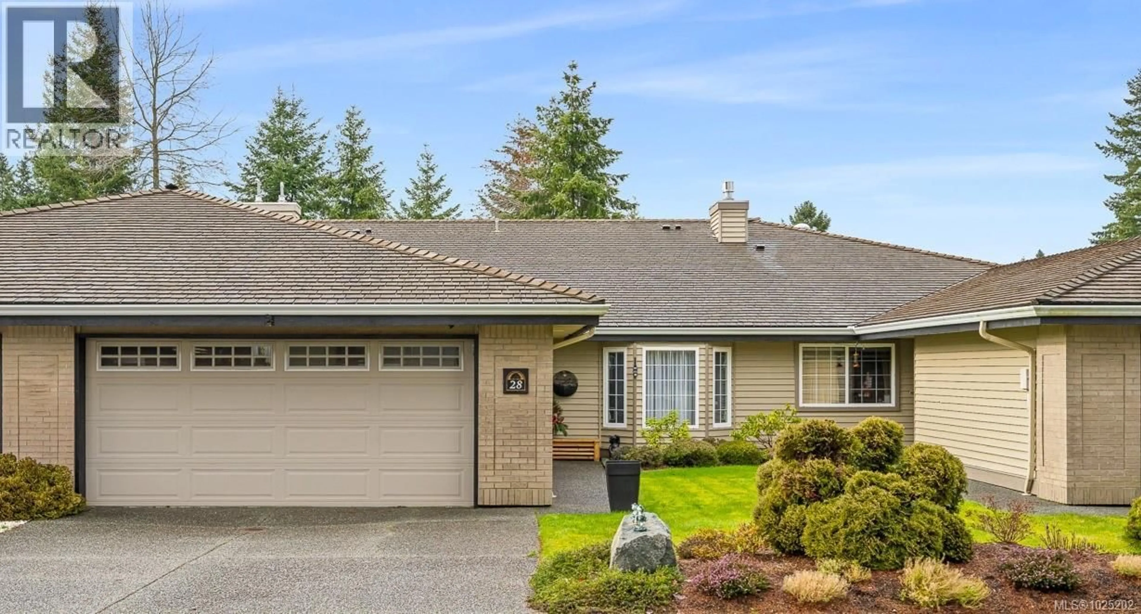 Home with vinyl exterior material, street for 28 - 3100 KENSINGTON CRESCENT, Courtenay British Columbia V9N8Z9