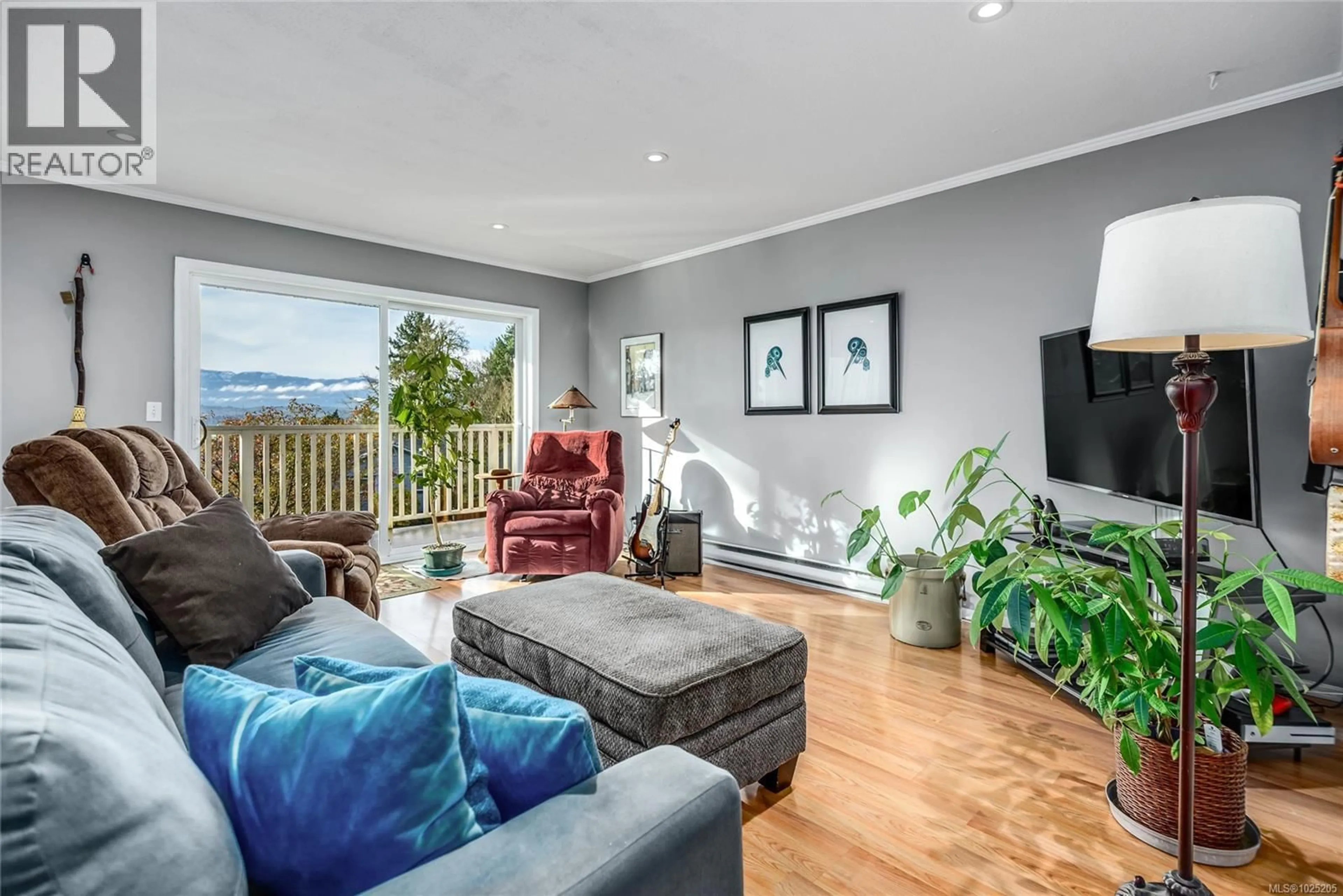 Living room with furniture, wood/laminate floor for A - 260 PANORAMA PLACE, Courtenay British Columbia V9N5S4