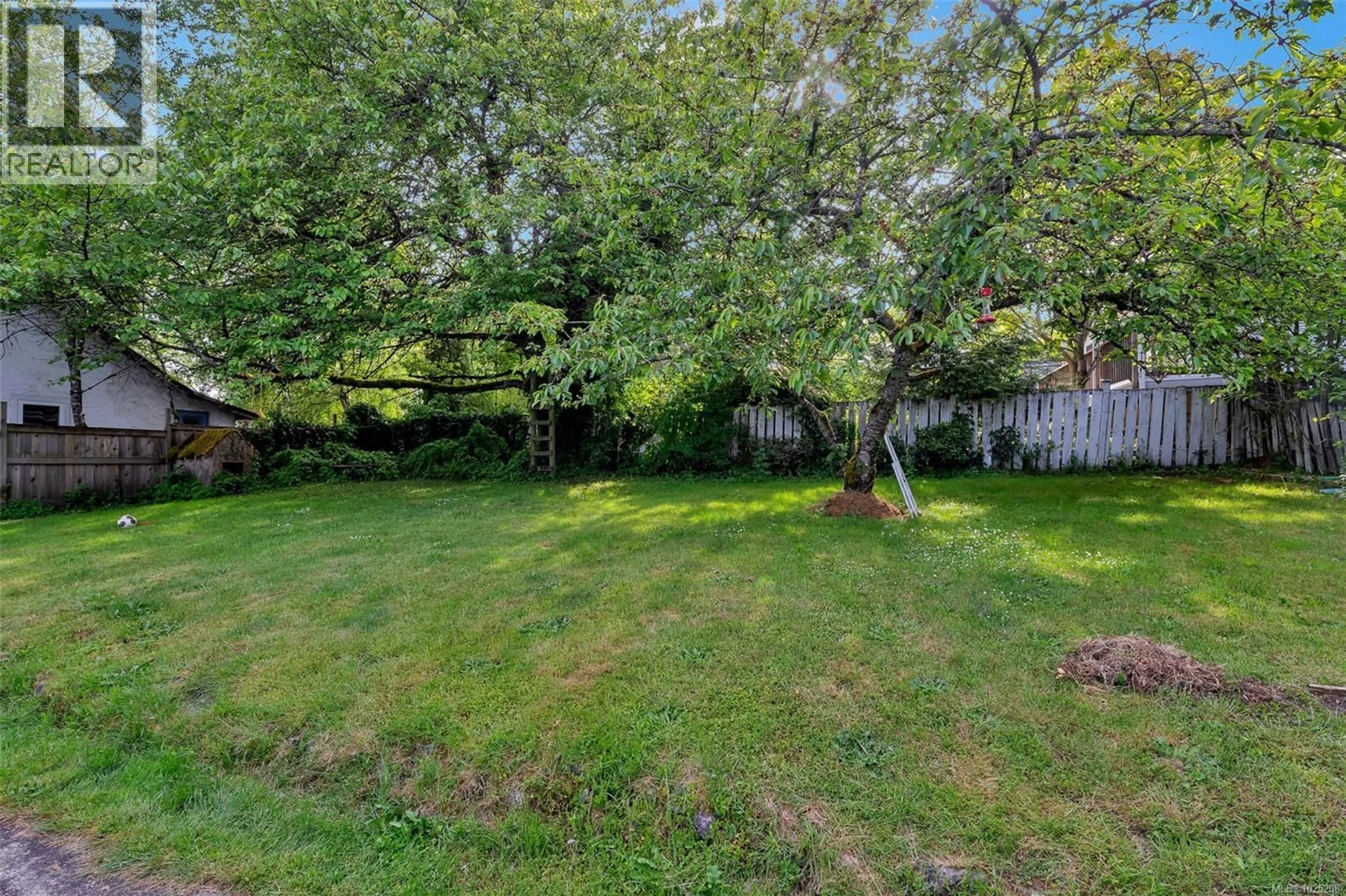 Patio, forest/trees view for 311 HOLLY AVENUE, Nanaimo British Columbia V9S3M3