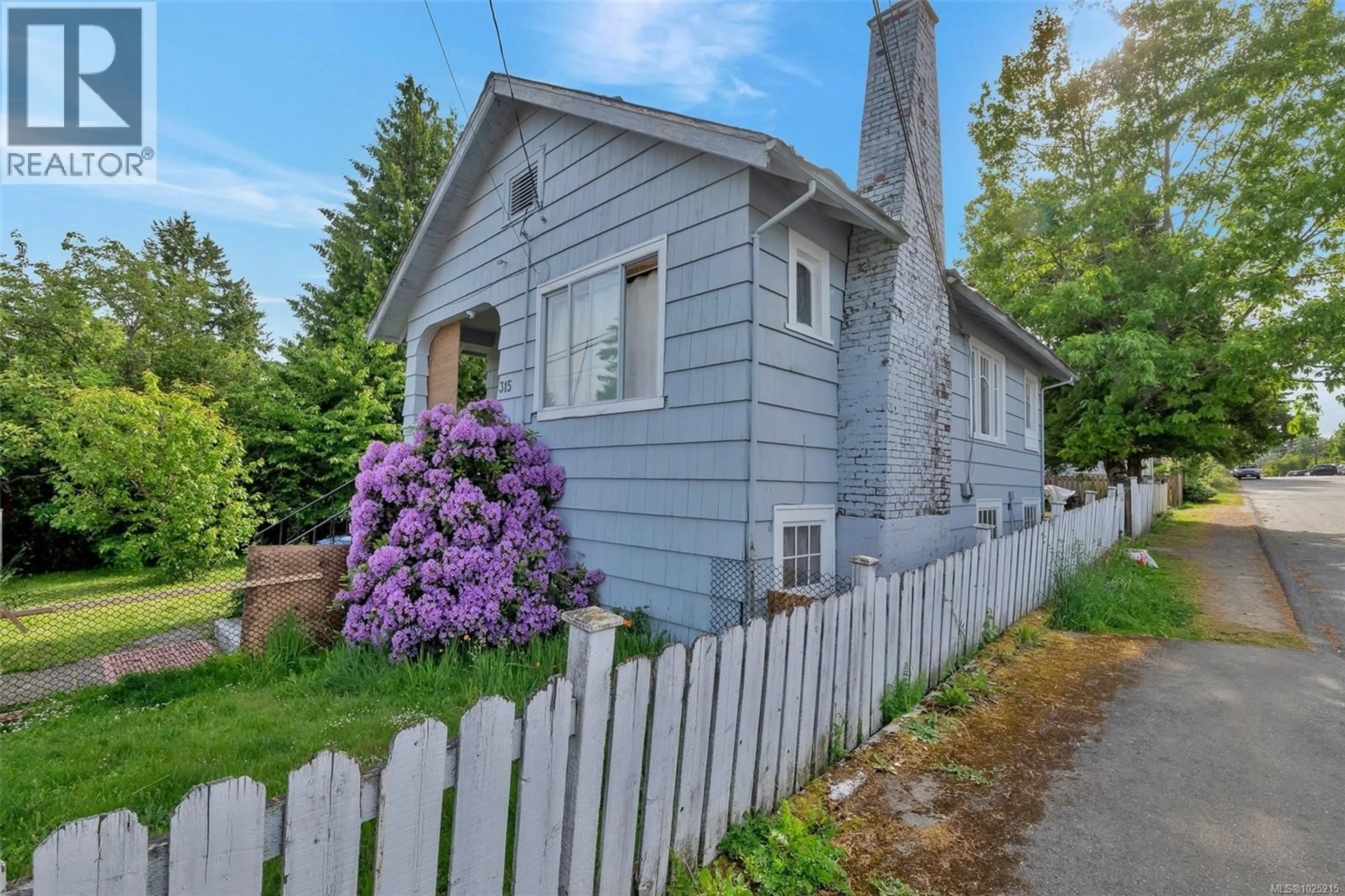 Shed for 315 HOLLY AVENUE, Nanaimo British Columbia V9S3M3