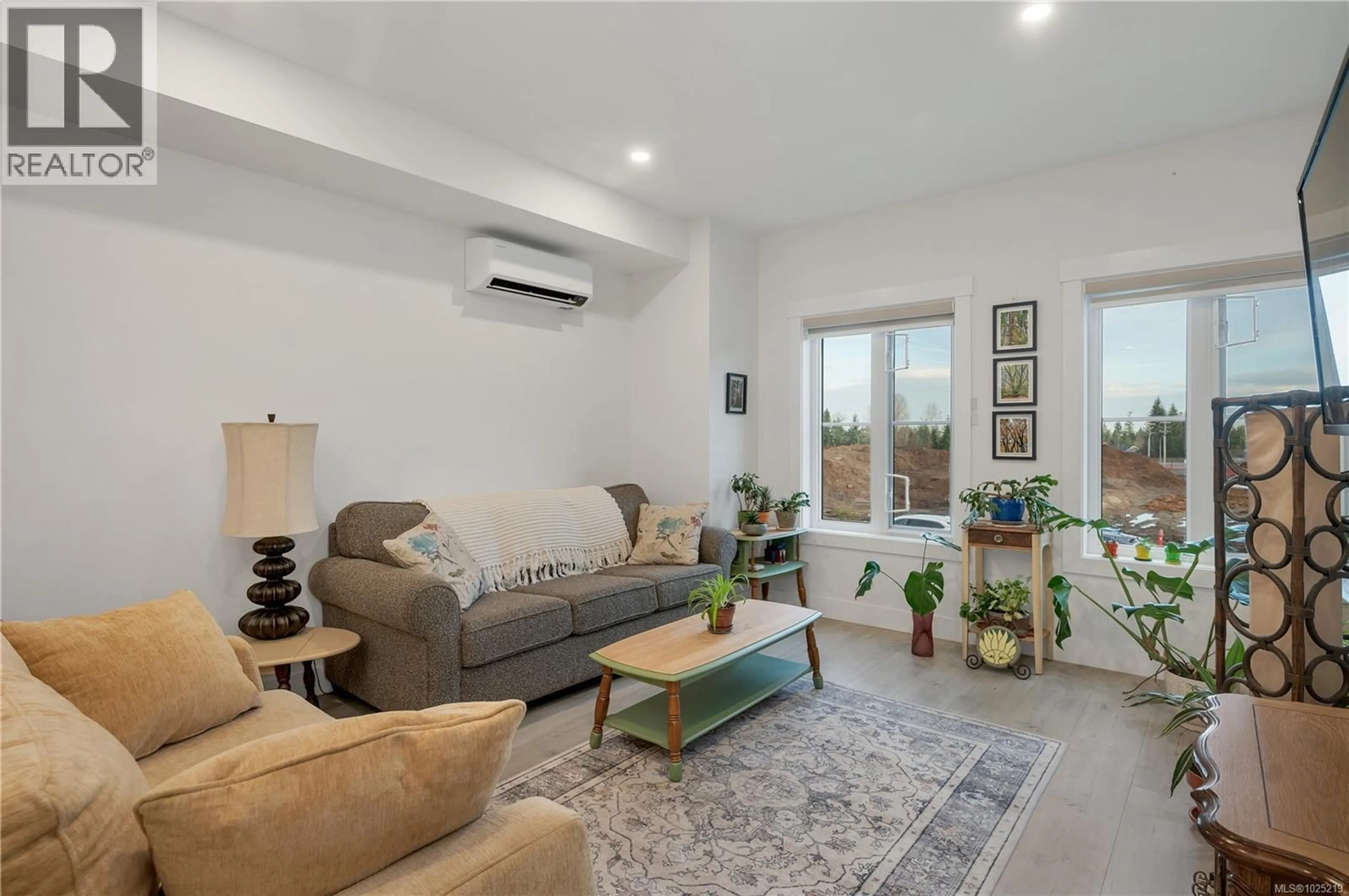 Living room with furniture, unknown for 10 - 701 SITKA STREET, Campbell River British Columbia V9H0E5