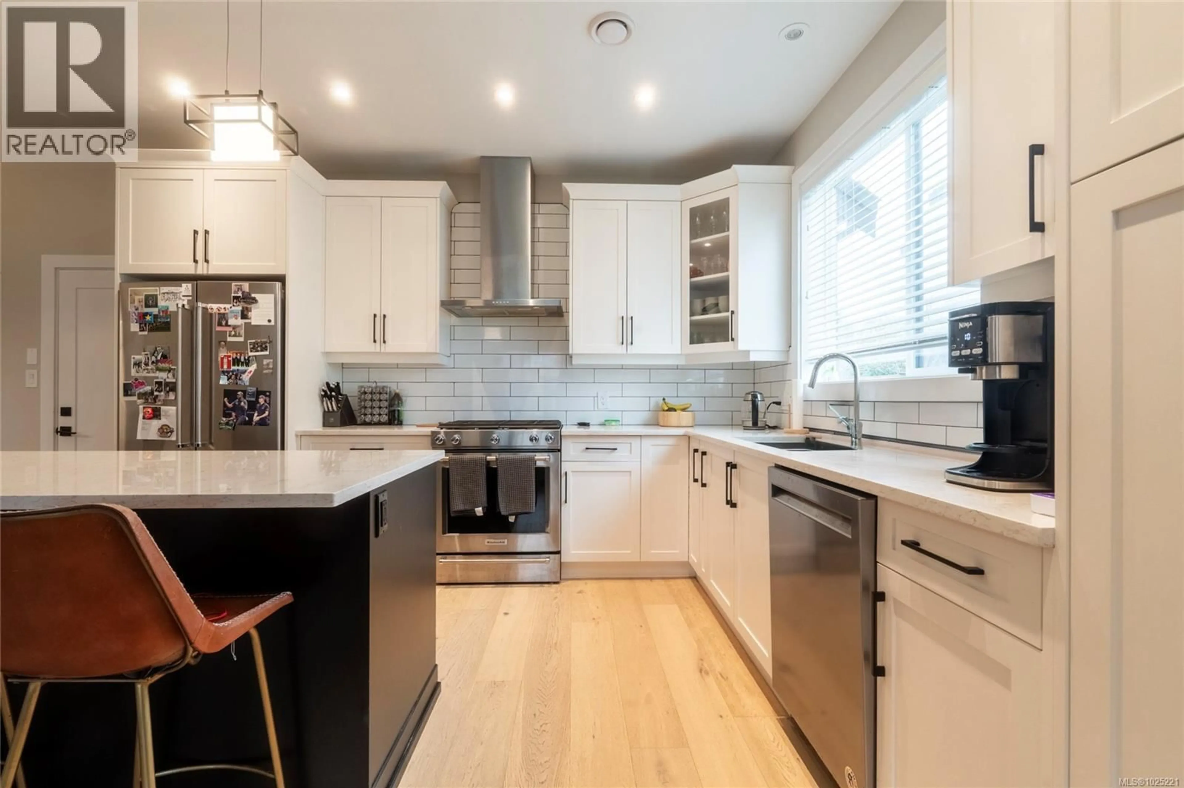 Open concept kitchen, unknown for 4247 PULLET PLACE, Saanich British Columbia V8X5J2