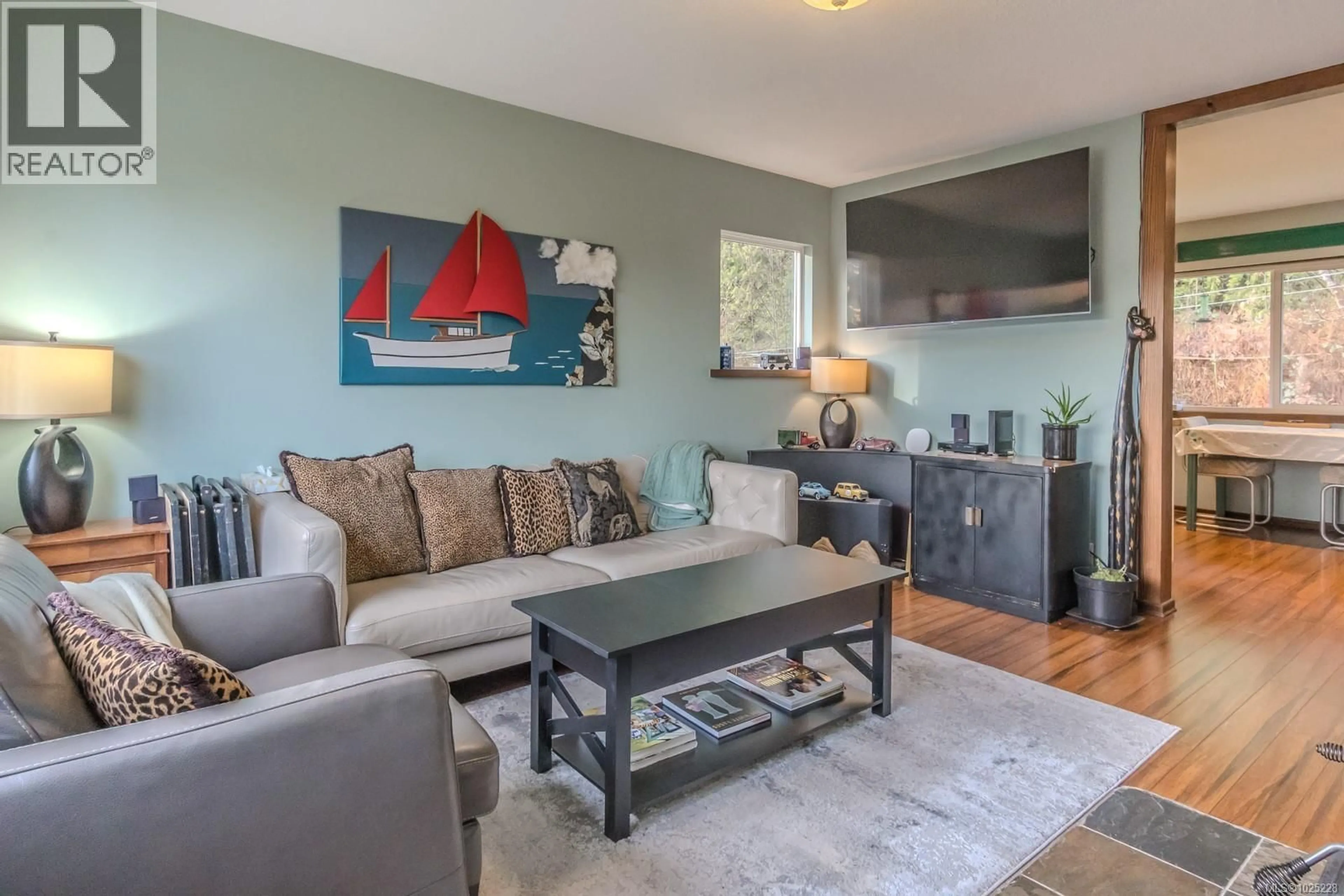 Living room with furniture, unknown for 1959 CINNABAR DRIVE, Nanaimo British Columbia V9X1B3