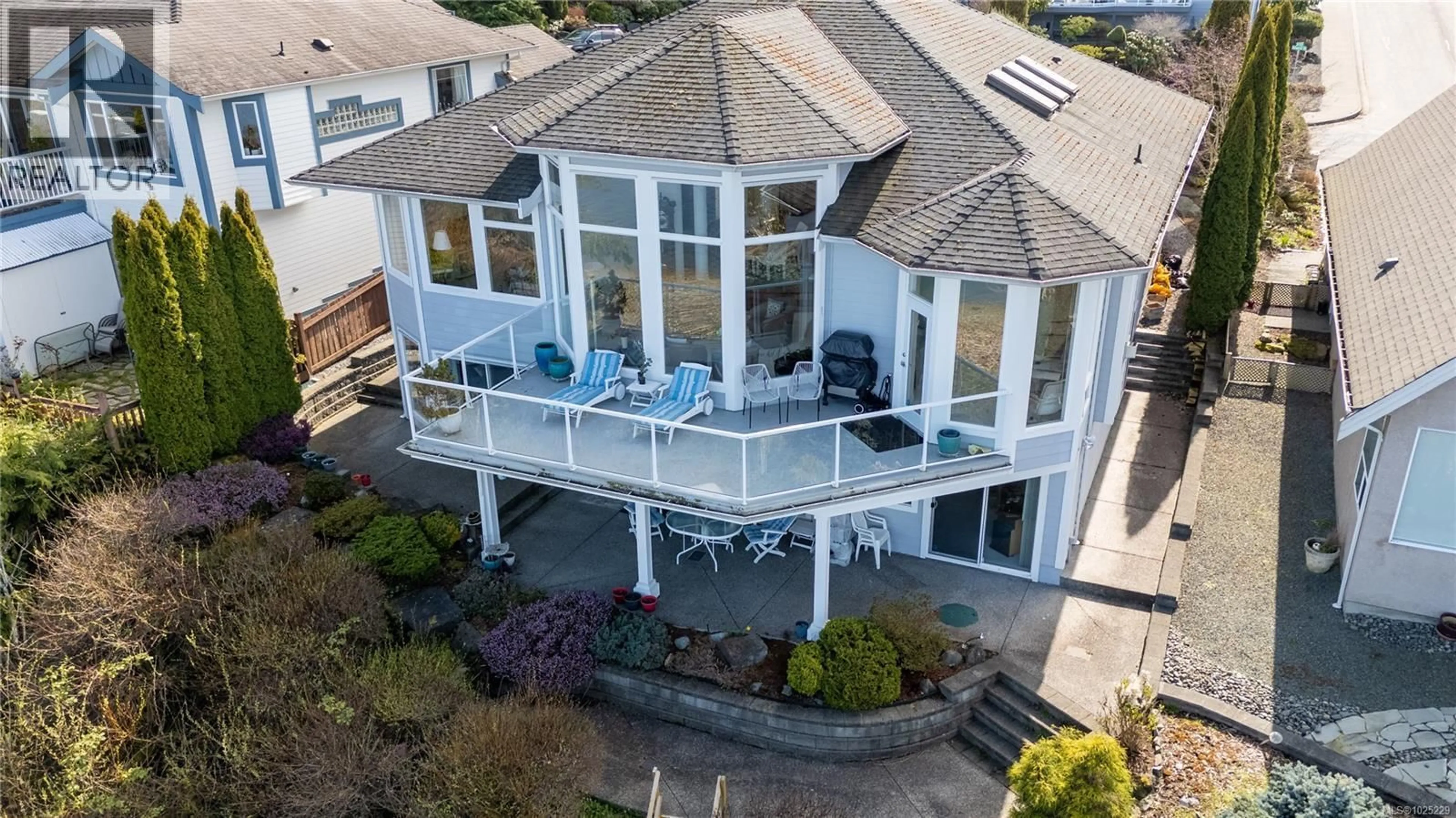 A pic from outside/outdoor area/front of a property/back of a property/a pic from drone, water/lake/river/ocean view for 3222 DOGWOOD ROAD, Chemainus British Columbia V0R1K2