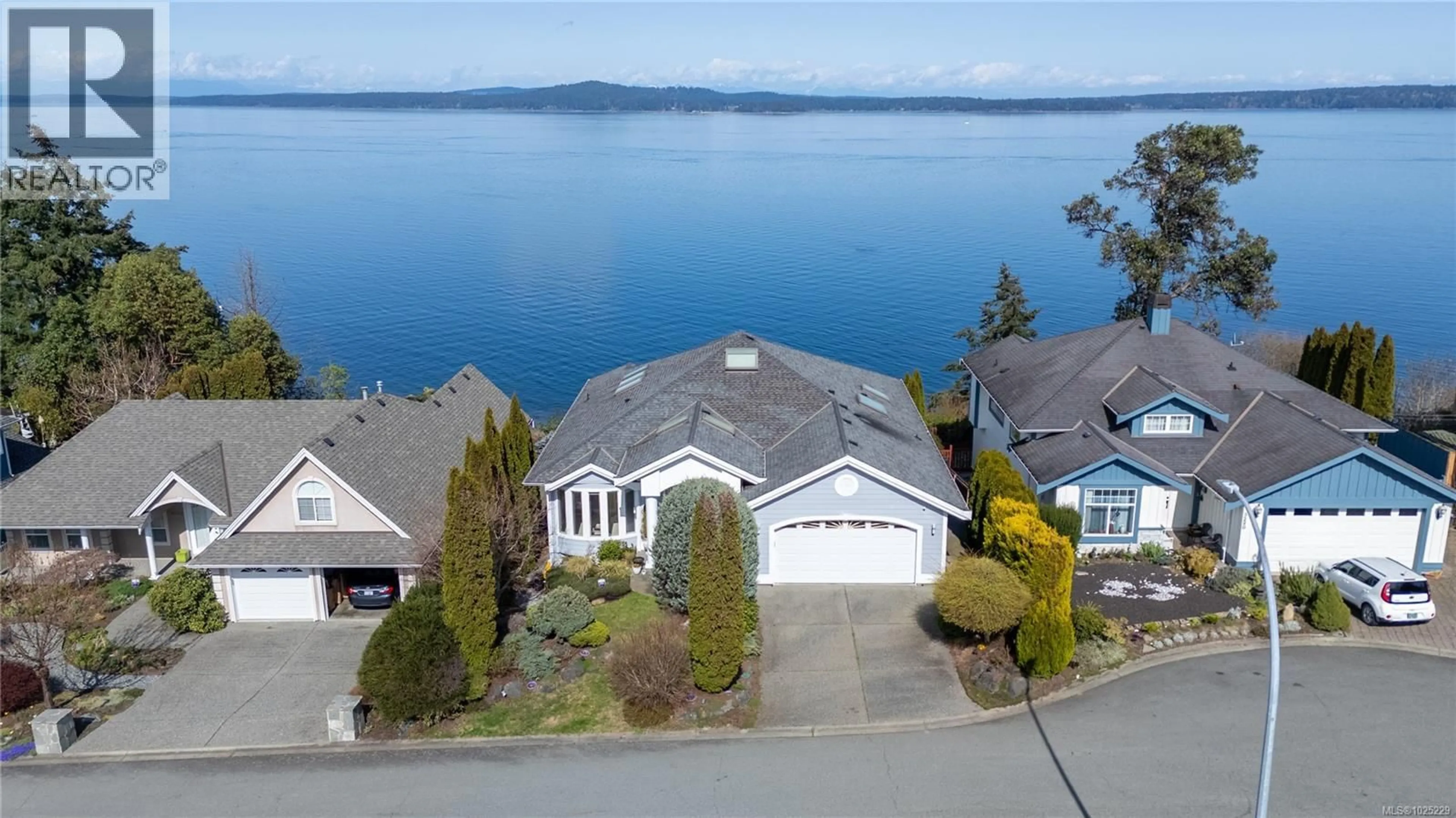 A pic from outside/outdoor area/front of a property/back of a property/a pic from drone, water/lake/river/ocean view for 3222 DOGWOOD ROAD, Chemainus British Columbia V0R1K2