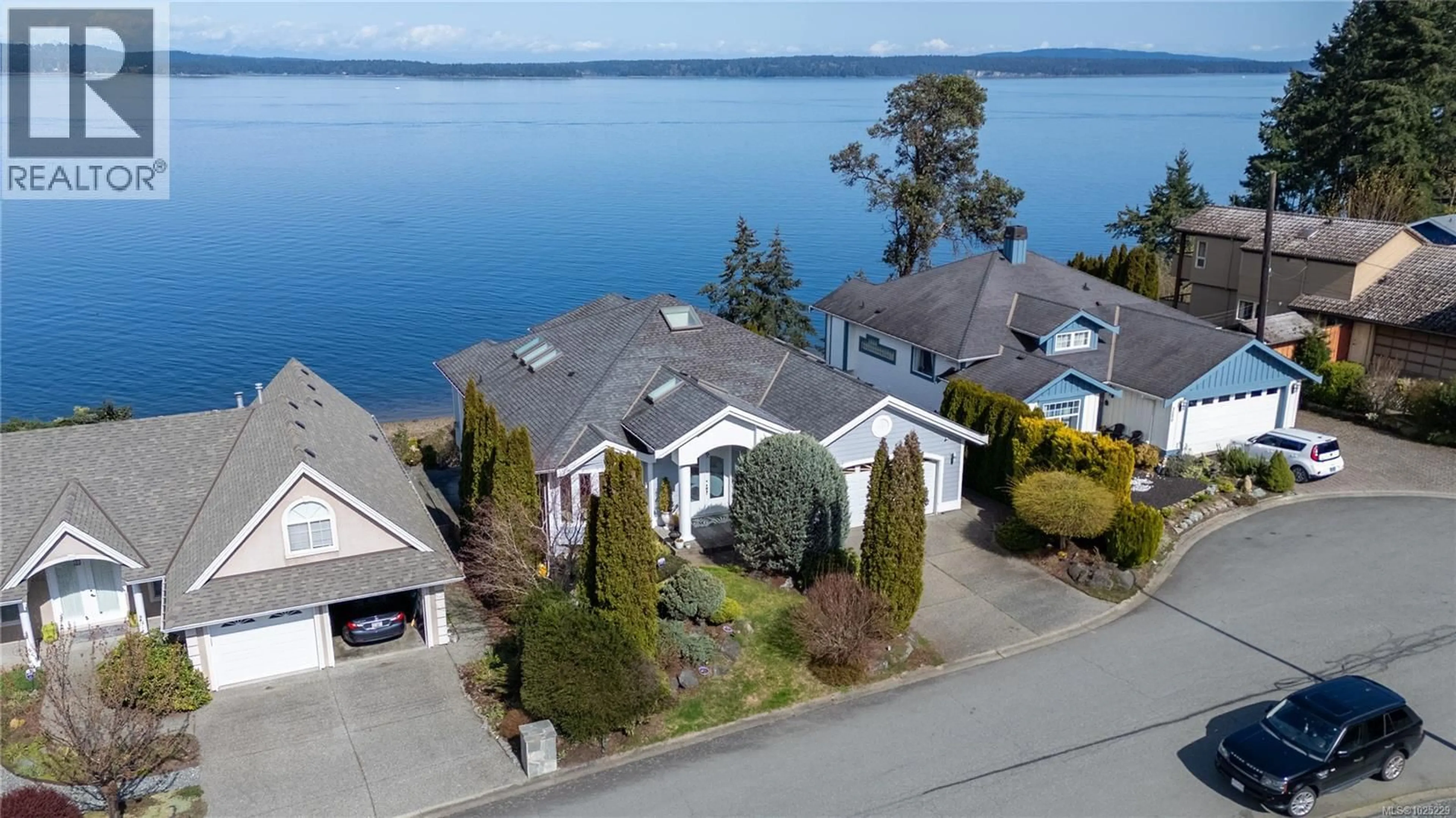 A pic from outside/outdoor area/front of a property/back of a property/a pic from drone, water/lake/river/ocean view for 3222 DOGWOOD ROAD, Chemainus British Columbia V0R1K2