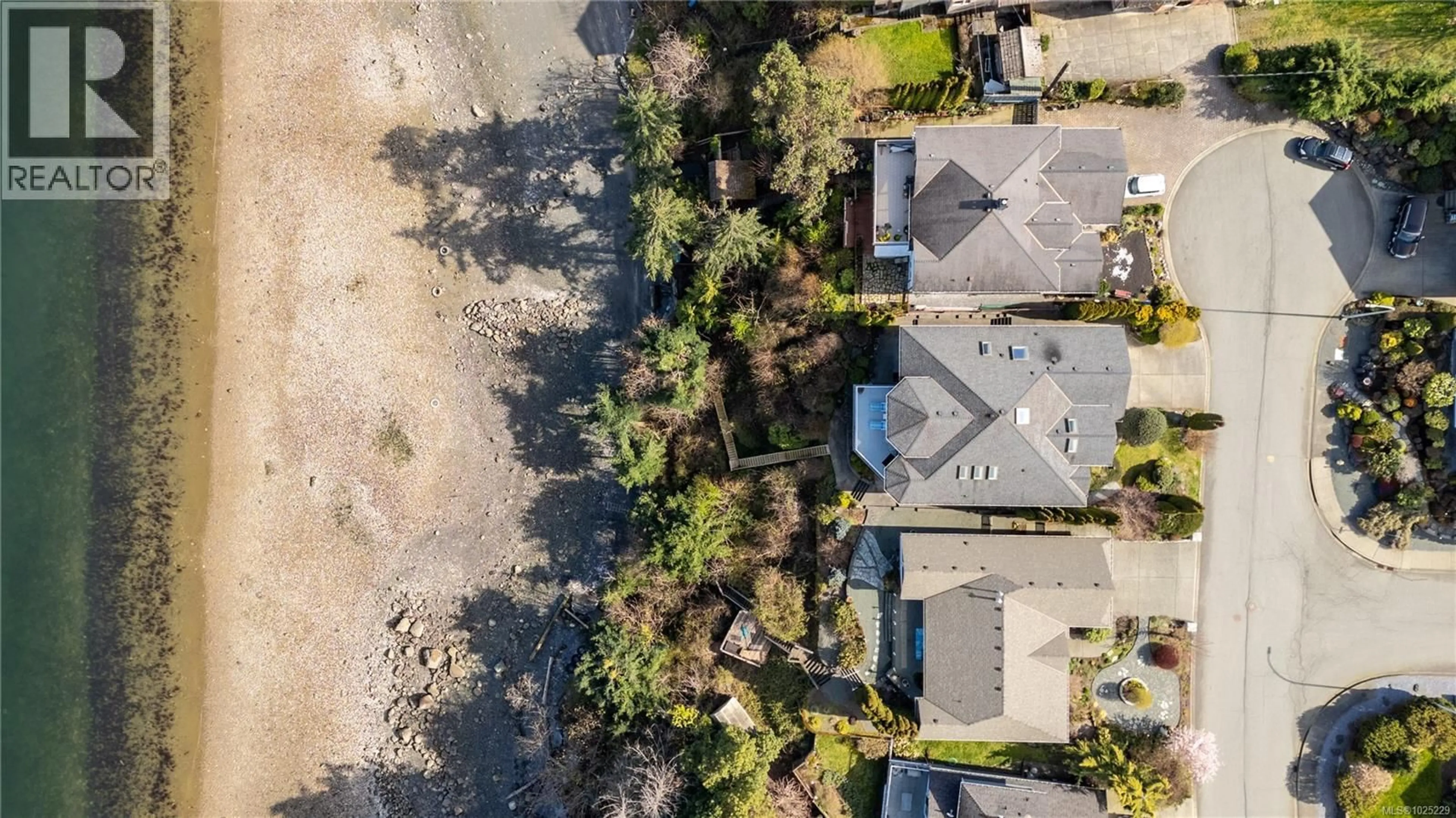 A pic from outside/outdoor area/front of a property/back of a property/a pic from drone, street for 3222 DOGWOOD ROAD, Chemainus British Columbia V0R1K2