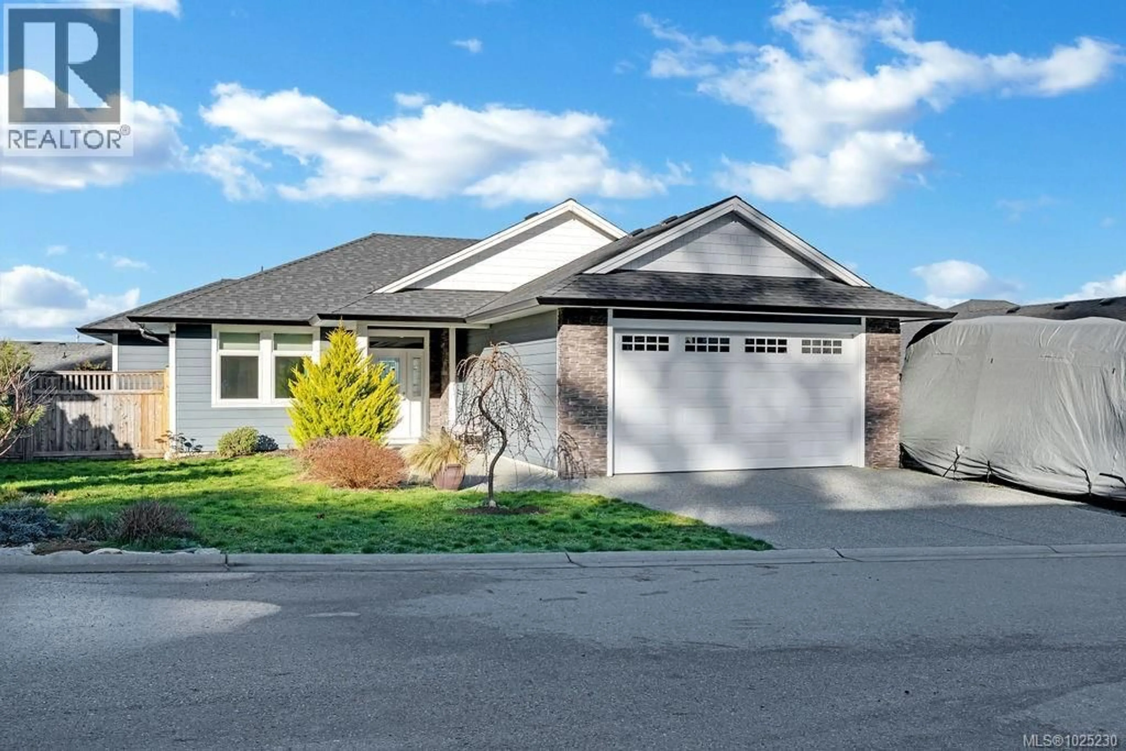 Home with vinyl exterior material, street for 5 - 720 RUSSELL ROAD, Ladysmith British Columbia V9G1W4