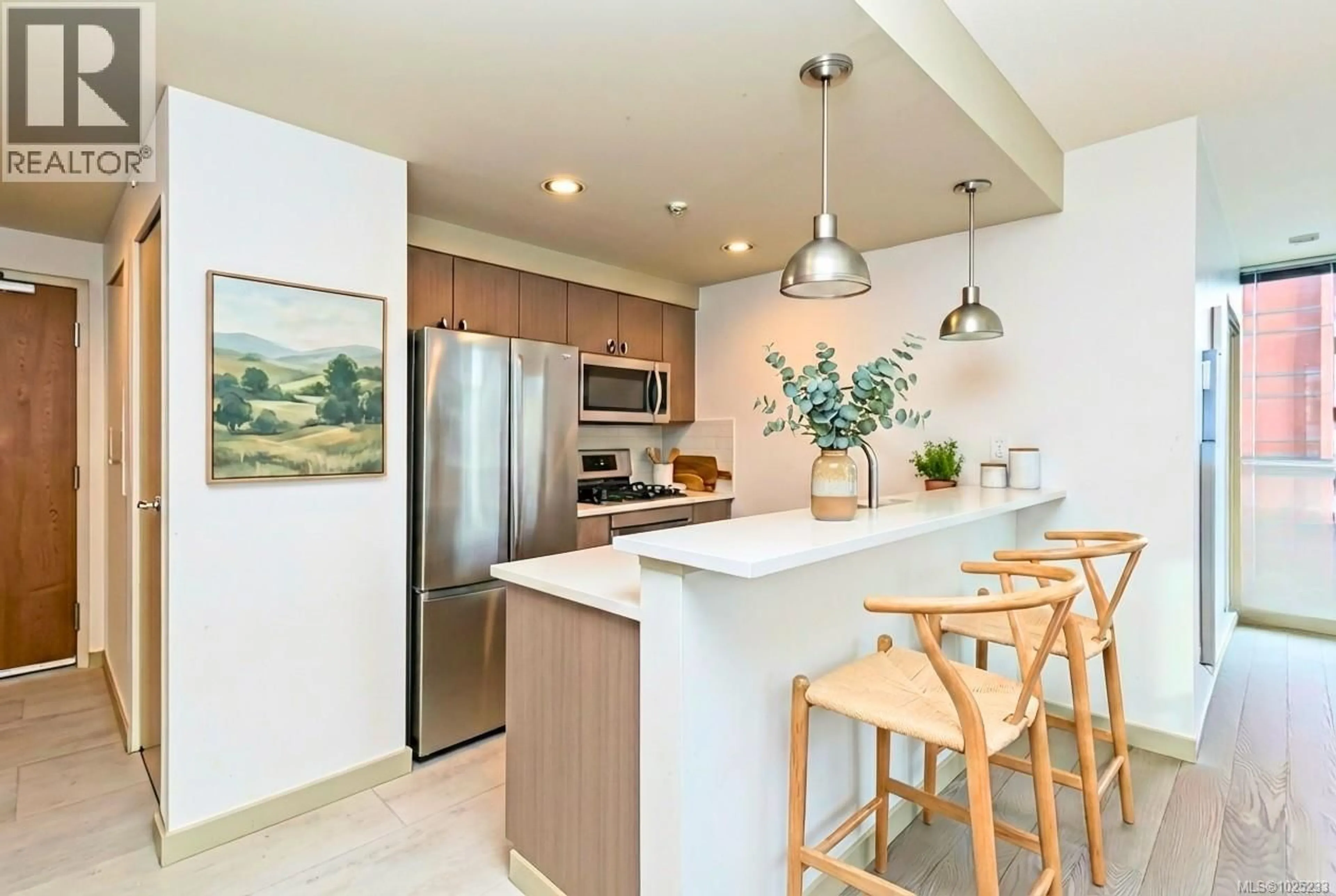 Open concept kitchen, ceramic/tile floor for 406 - 732 CORMORANT STREET, Victoria British Columbia V8W4A5