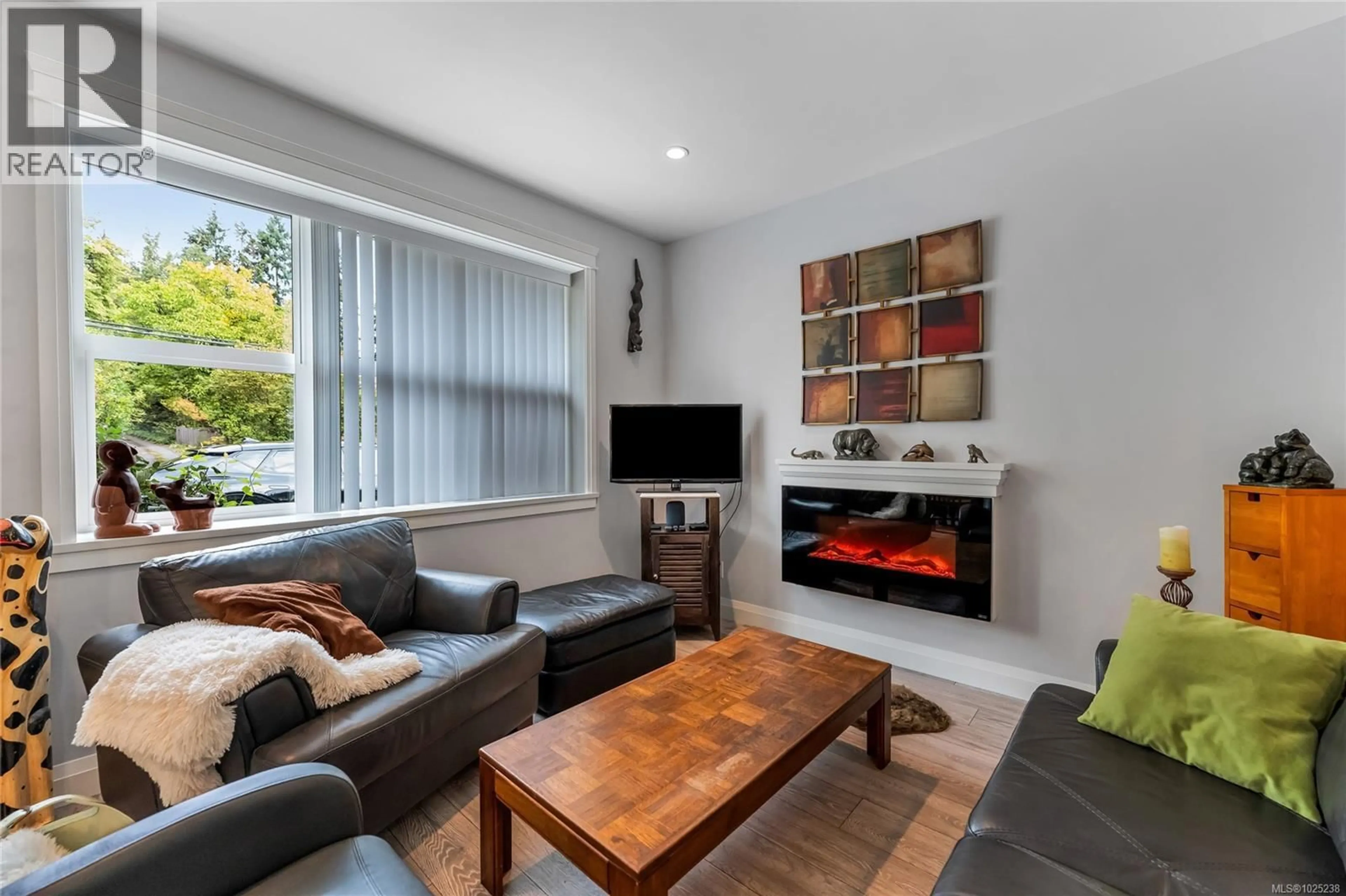 Living room with furniture, unknown for 2876 SHERMAN ROAD, Duncan British Columbia V9L2B5