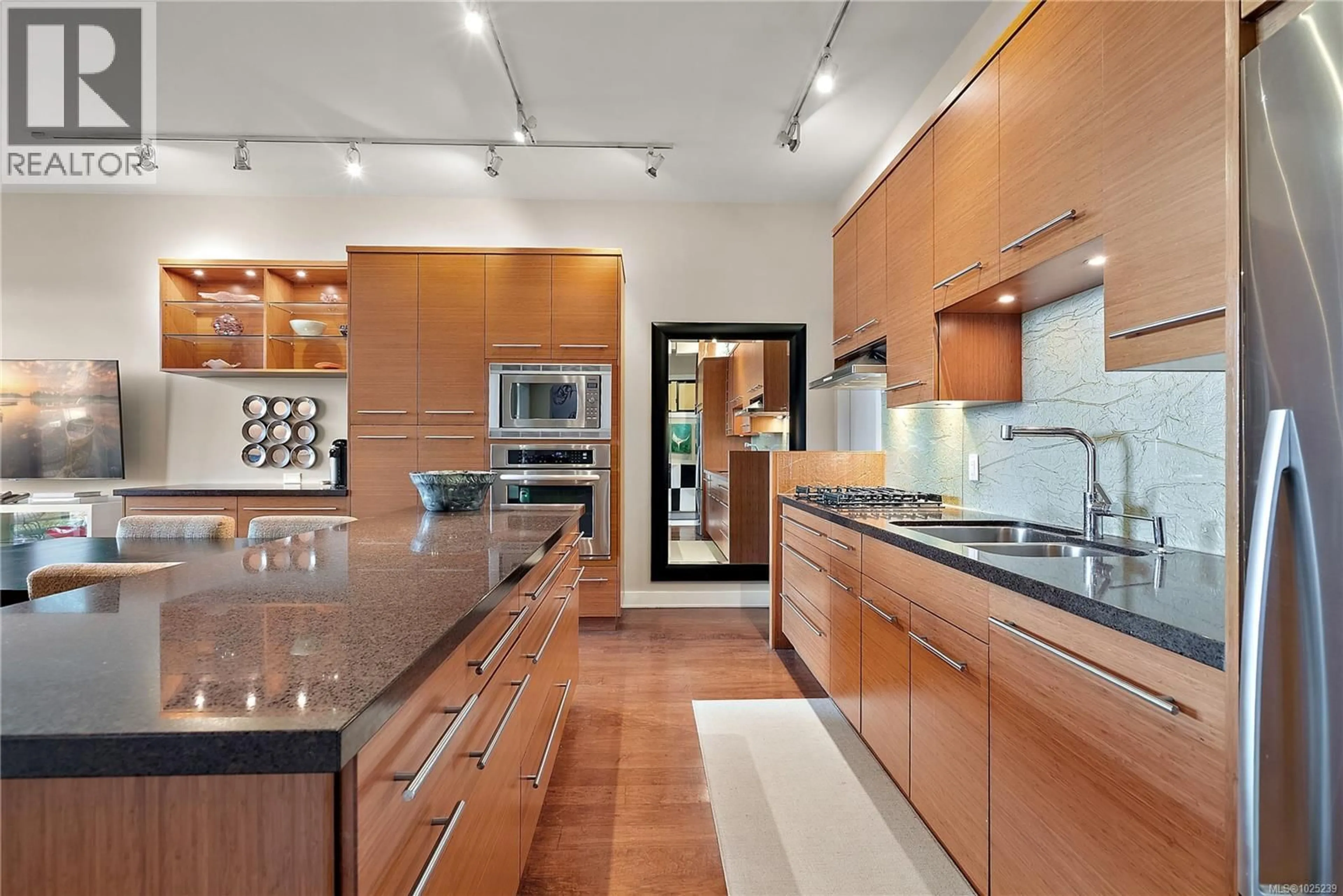 Contemporary kitchen, unknown for 107 - 455 SITKUM ROAD, Victoria British Columbia V9A7N9