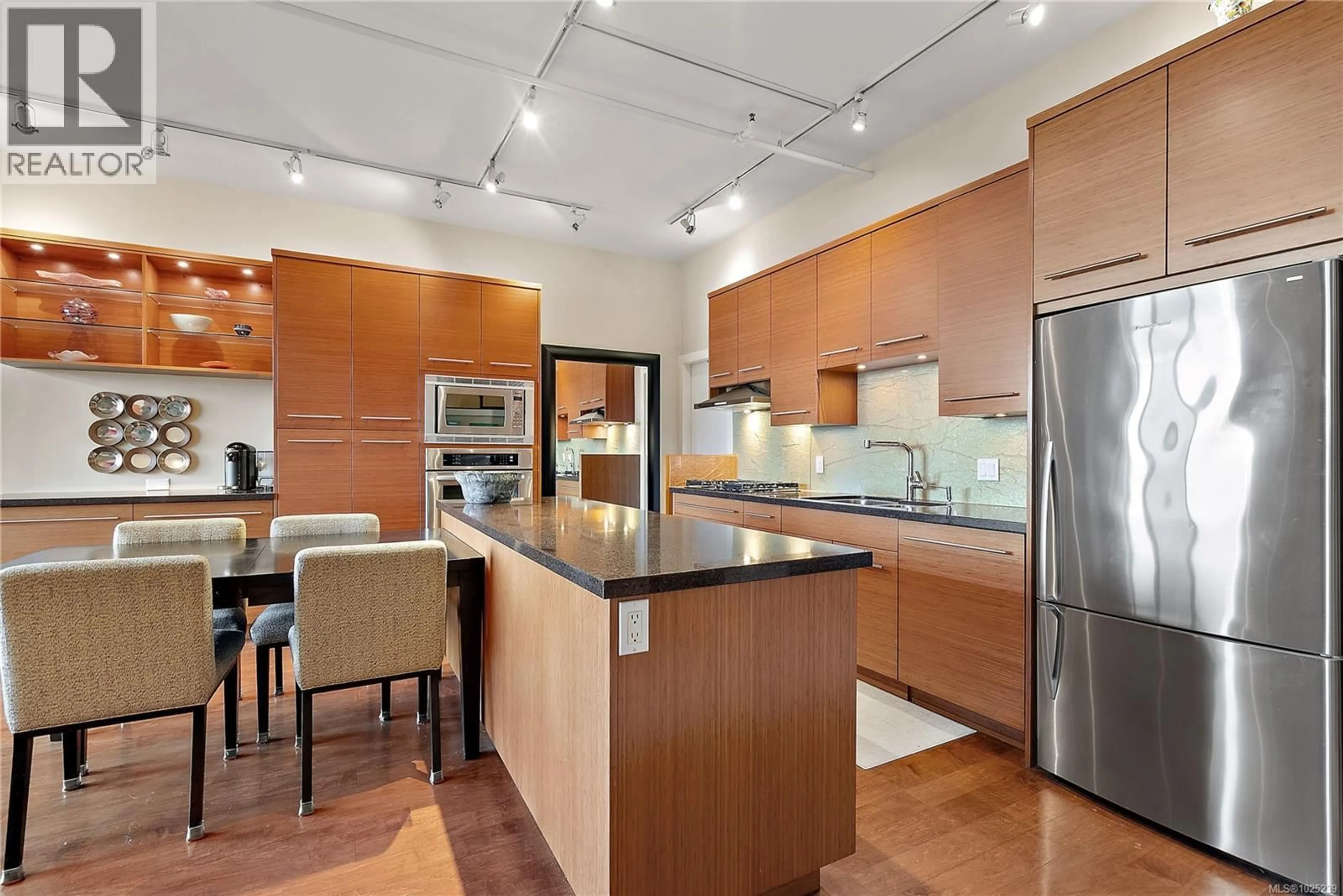 Contemporary kitchen, unknown for 107 - 455 SITKUM ROAD, Victoria British Columbia V9A7N9