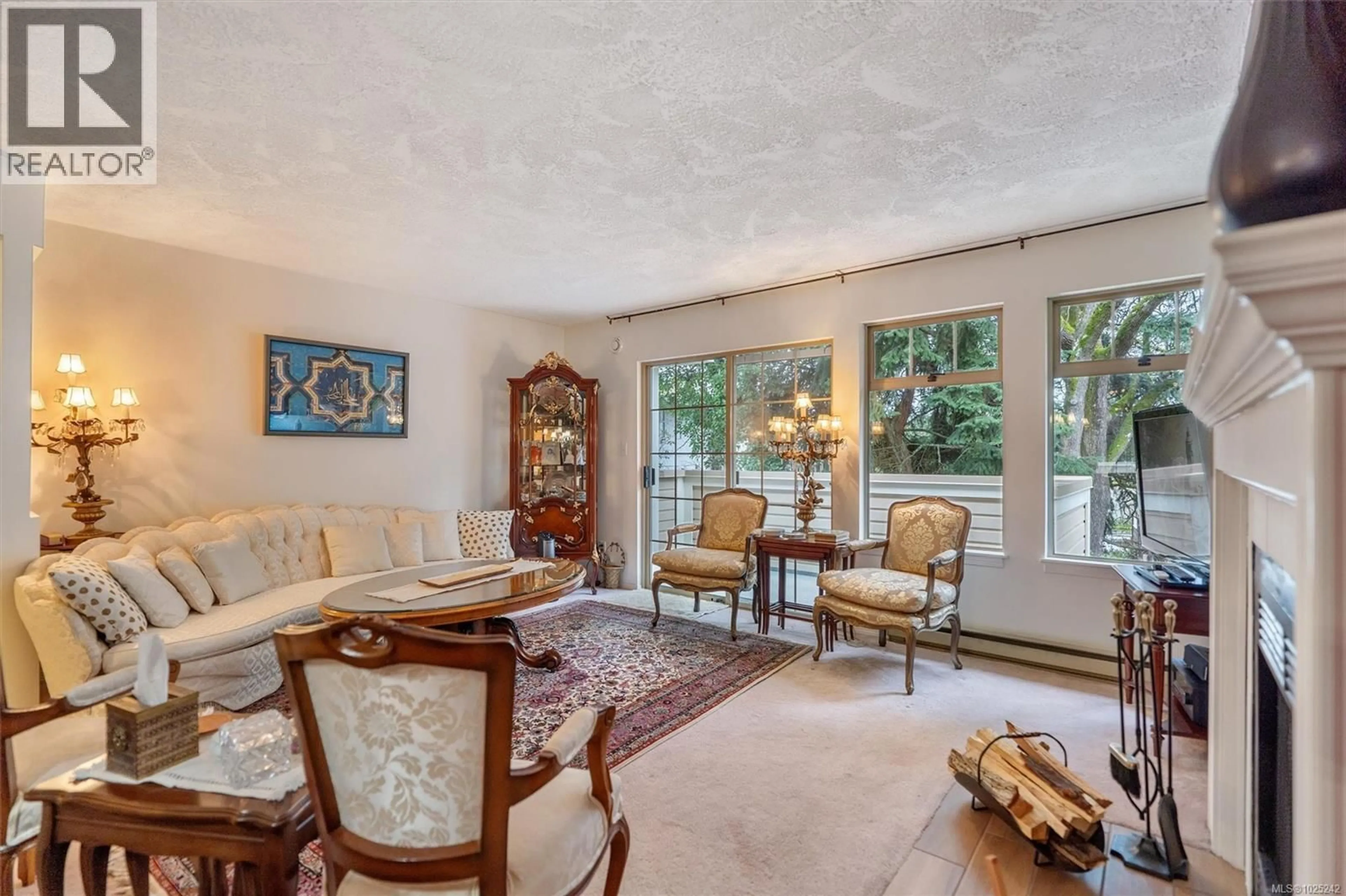 Living room with furniture, unknown for 8 - 909 ADMIRALS ROAD, Esquimalt British Columbia V9A2P1