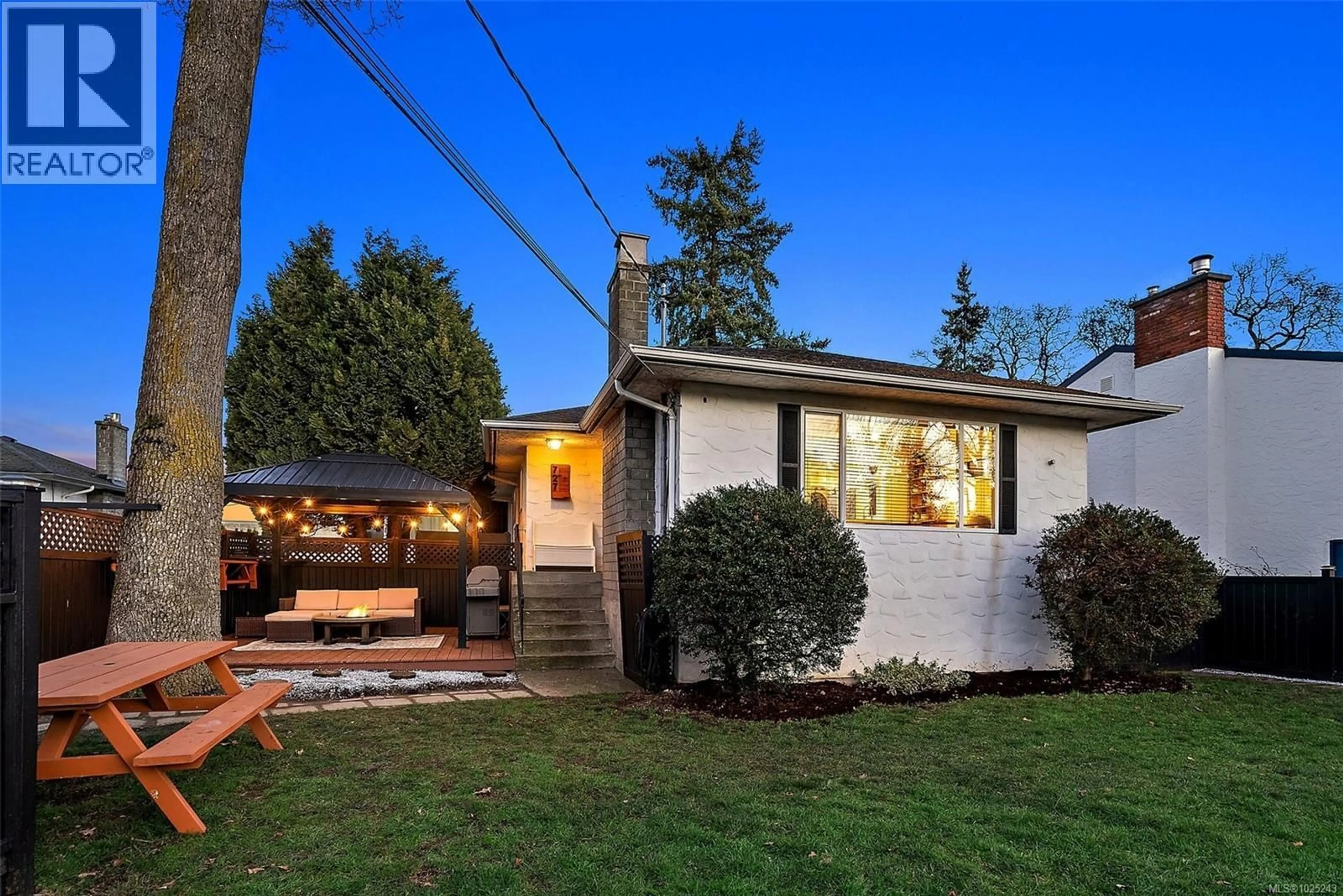 Unknown for 727 PORTER ROAD, Esquimalt British Columbia V9A5W7