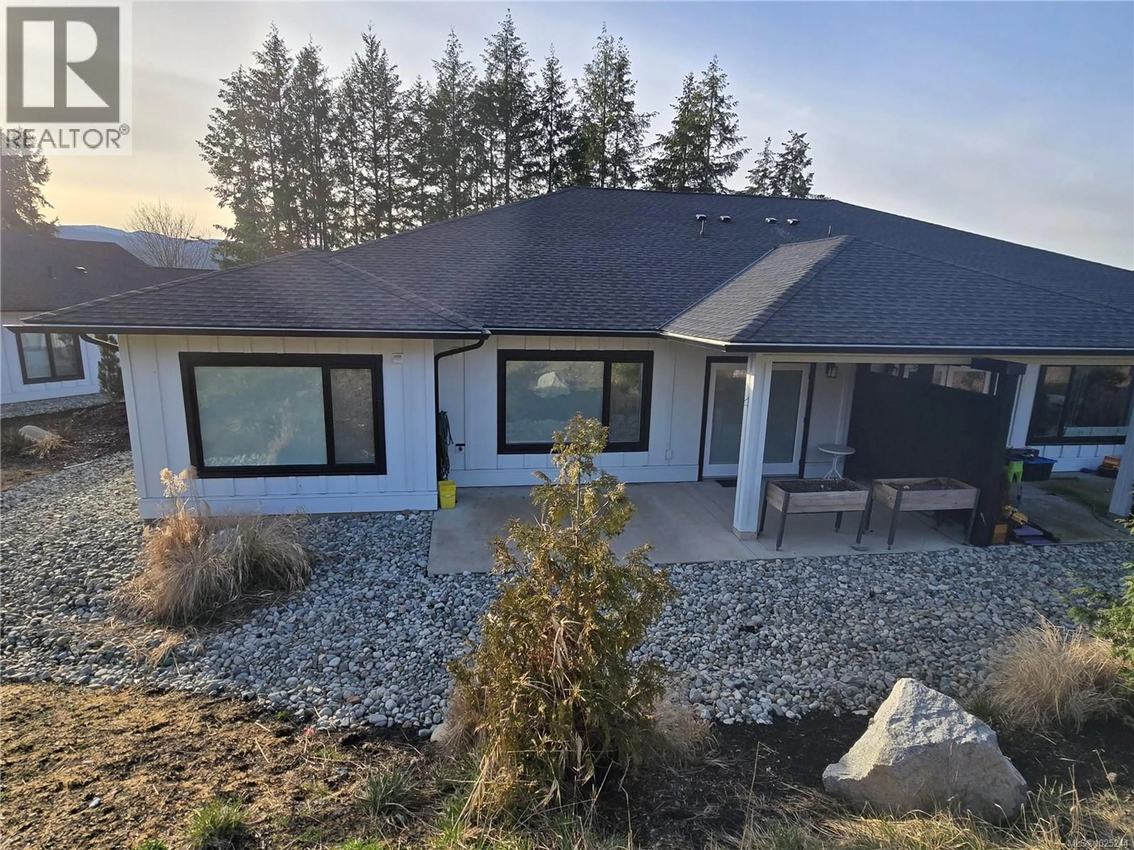 Home with vinyl exterior material, mountain view for 103-B - 3590 16TH AVENUE, Port Alberni British Columbia V9Y7L9