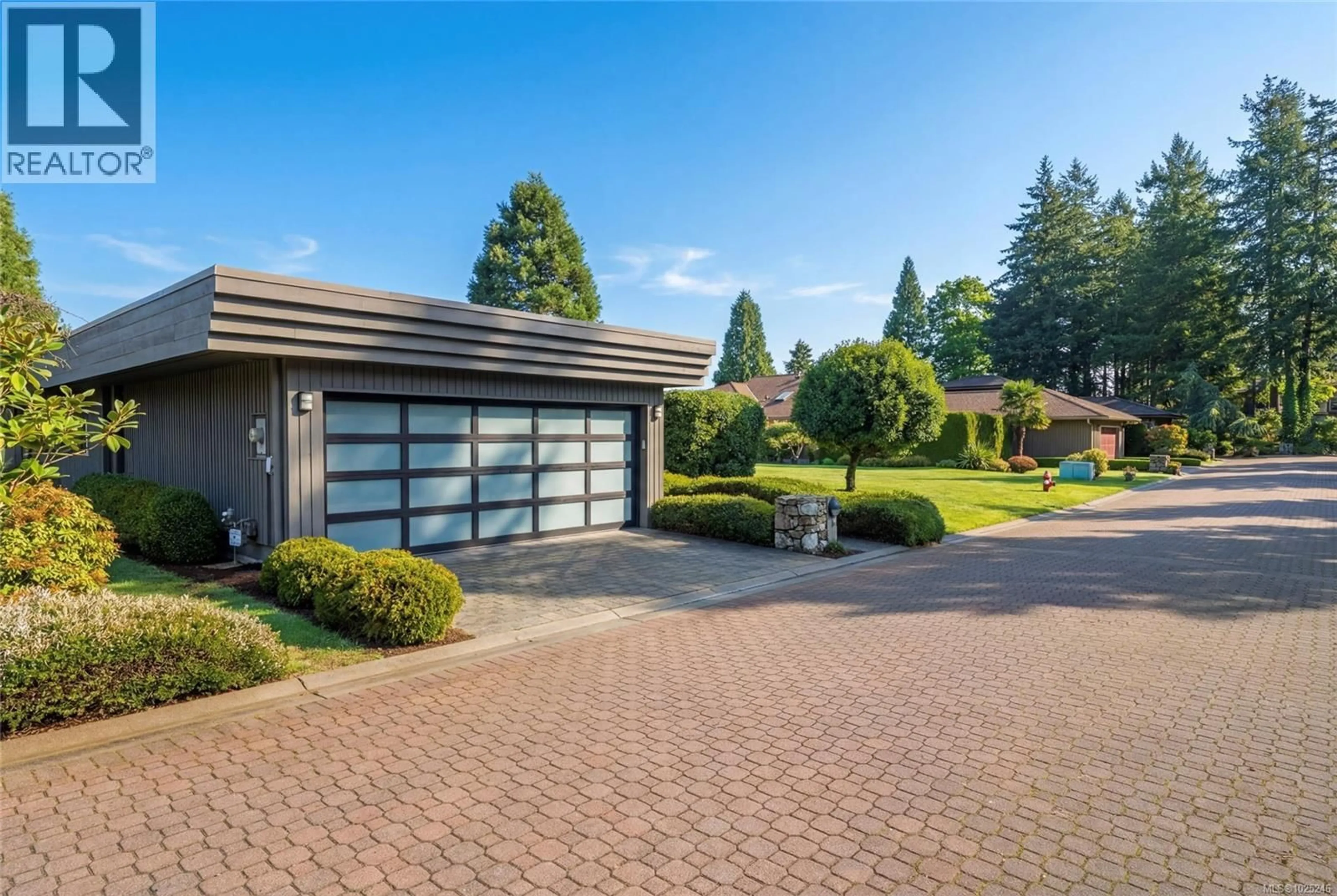 Unknown for 912 WALKING STICK LANE, Saanich British Columbia V8Y3H6