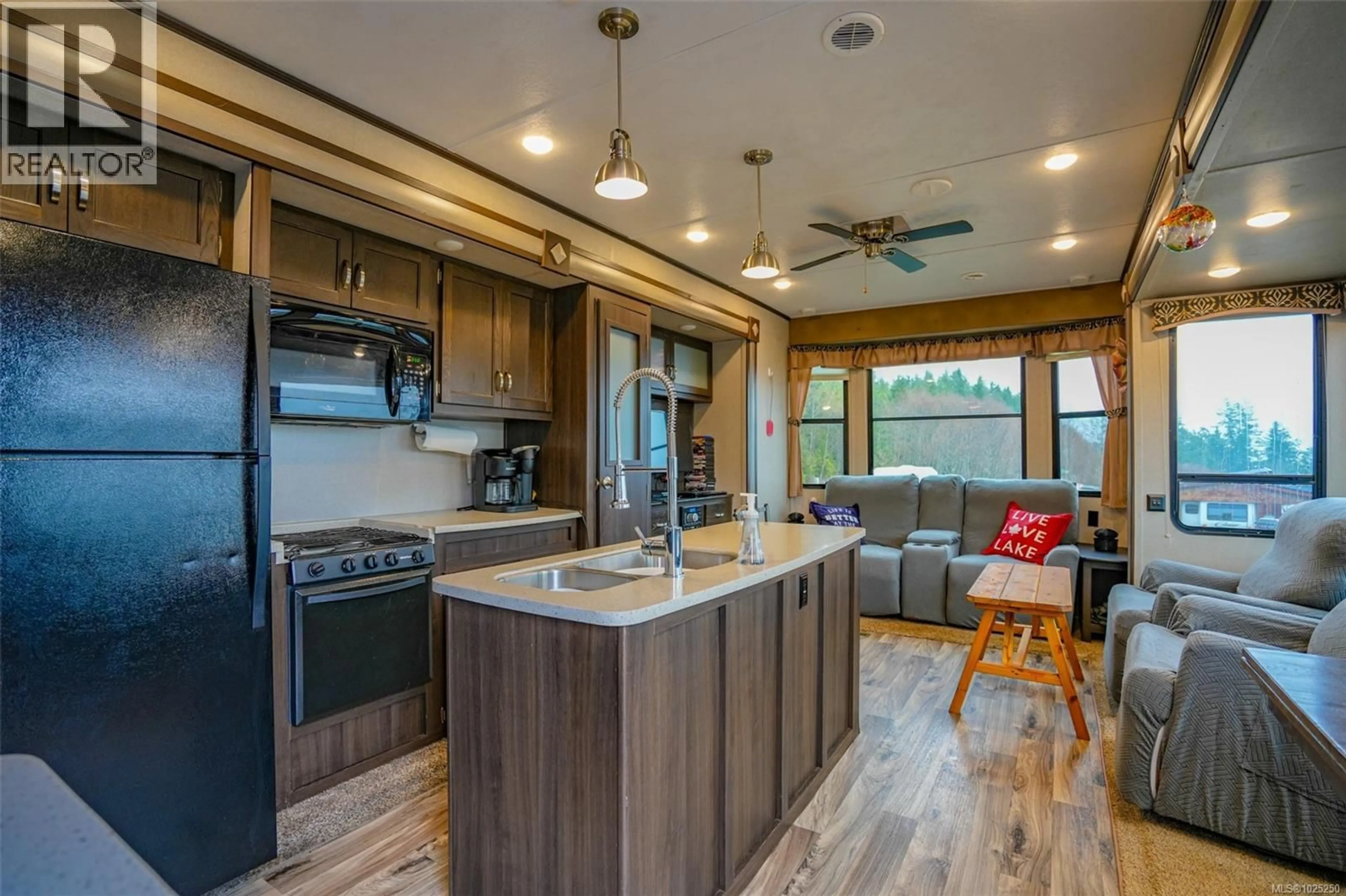 Open concept kitchen, unknown for 1185 SECOND AVENUE, Ucluelet British Columbia V9L3A0
