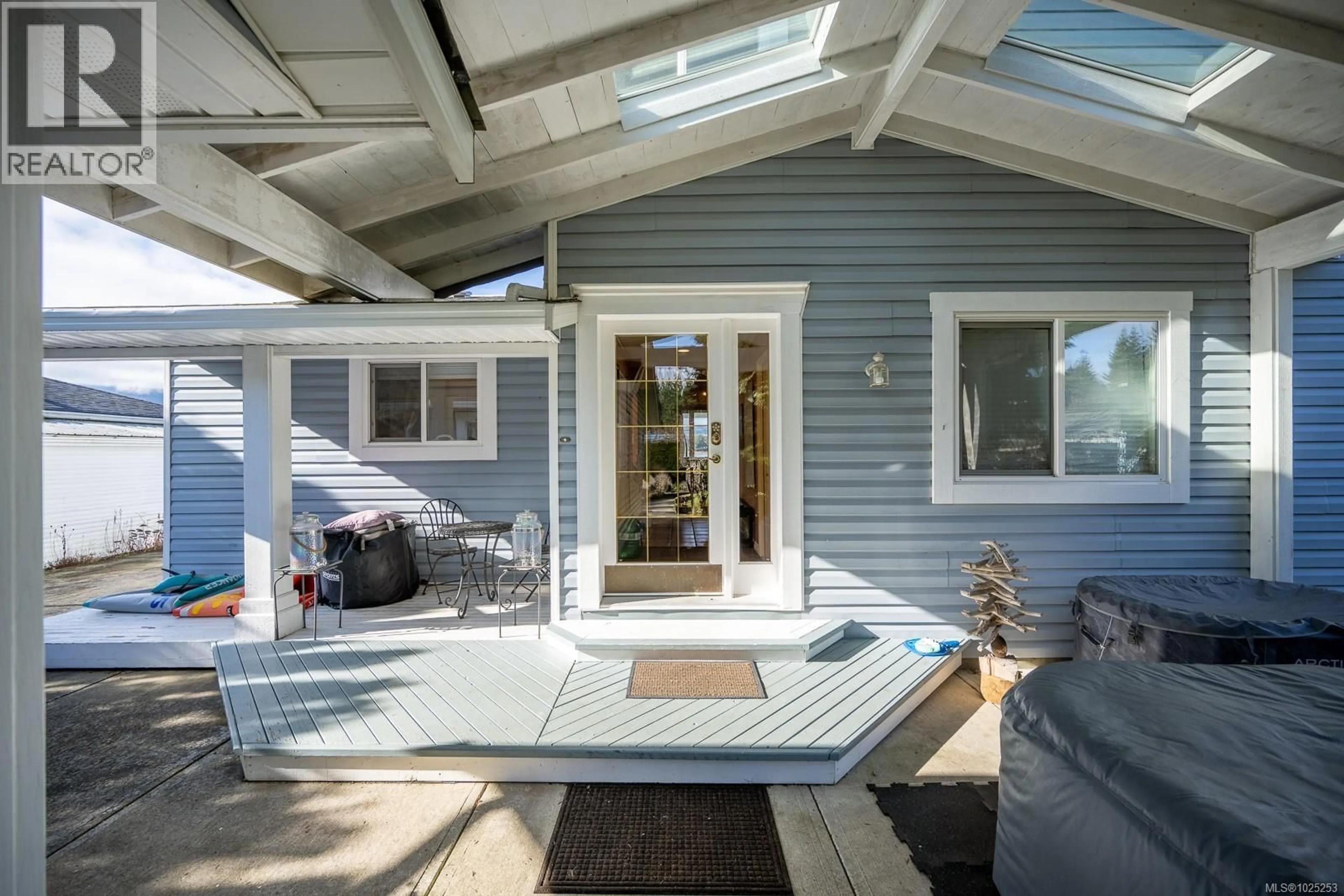 Unknown for 7600 TOZER ROAD, Fanny Bay British Columbia V0R1W0