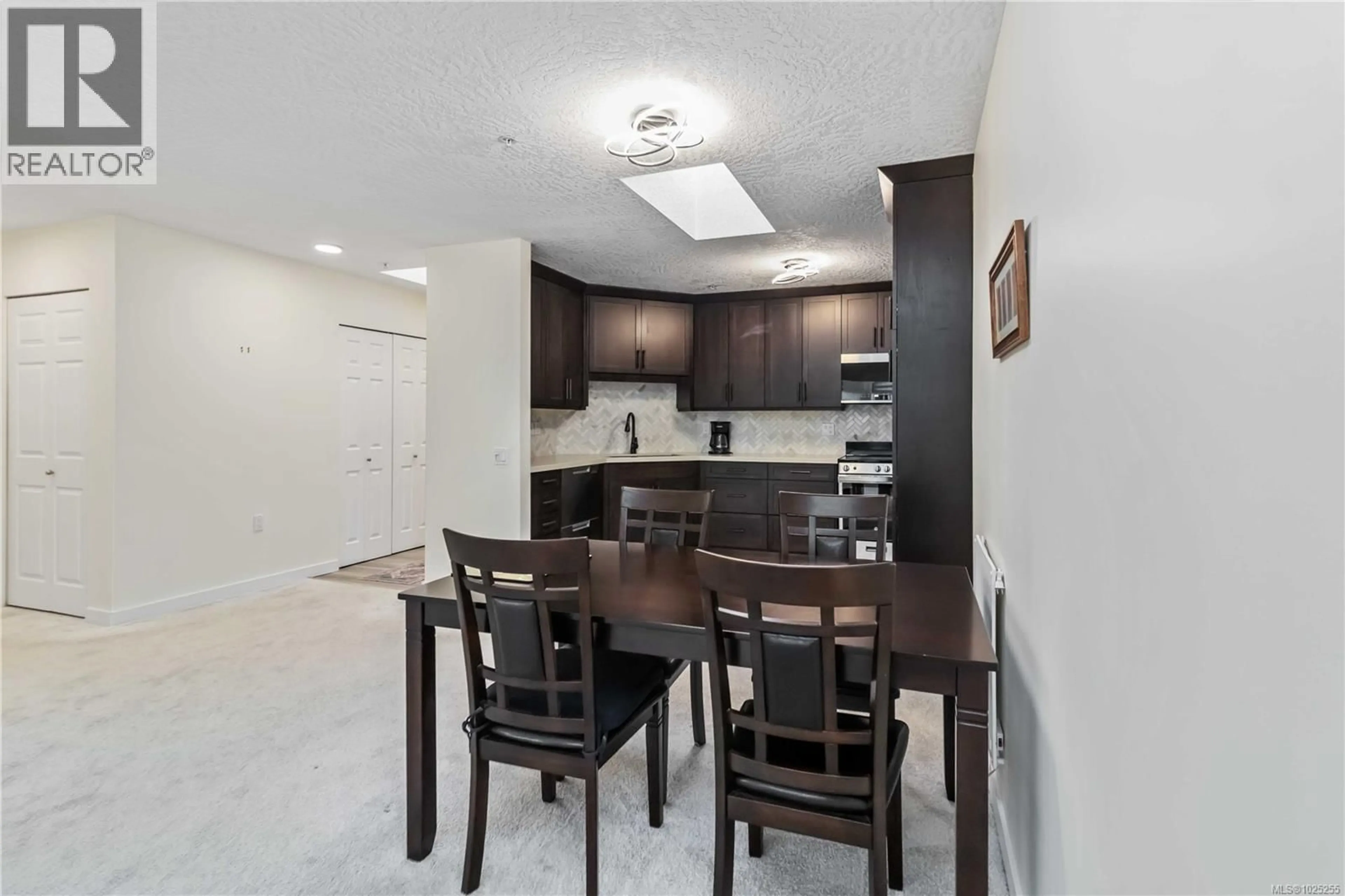 Standard kitchen, unknown for 403 - 1521 CHURCH AVENUE, Saanich British Columbia V8P5T7