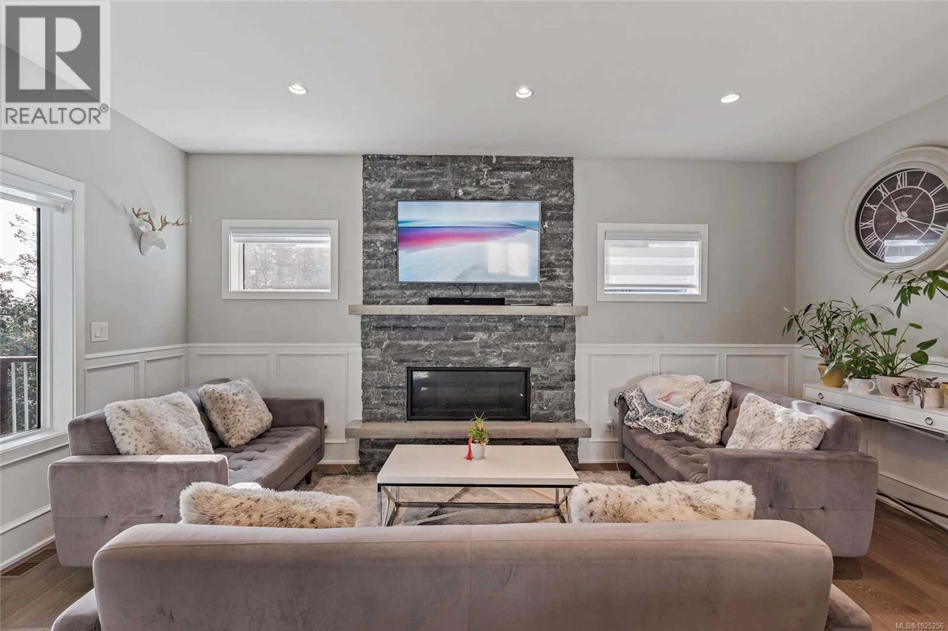 Living room with furniture, unknown for 25 TUZO COURT, View Royal British Columbia V9B0S9