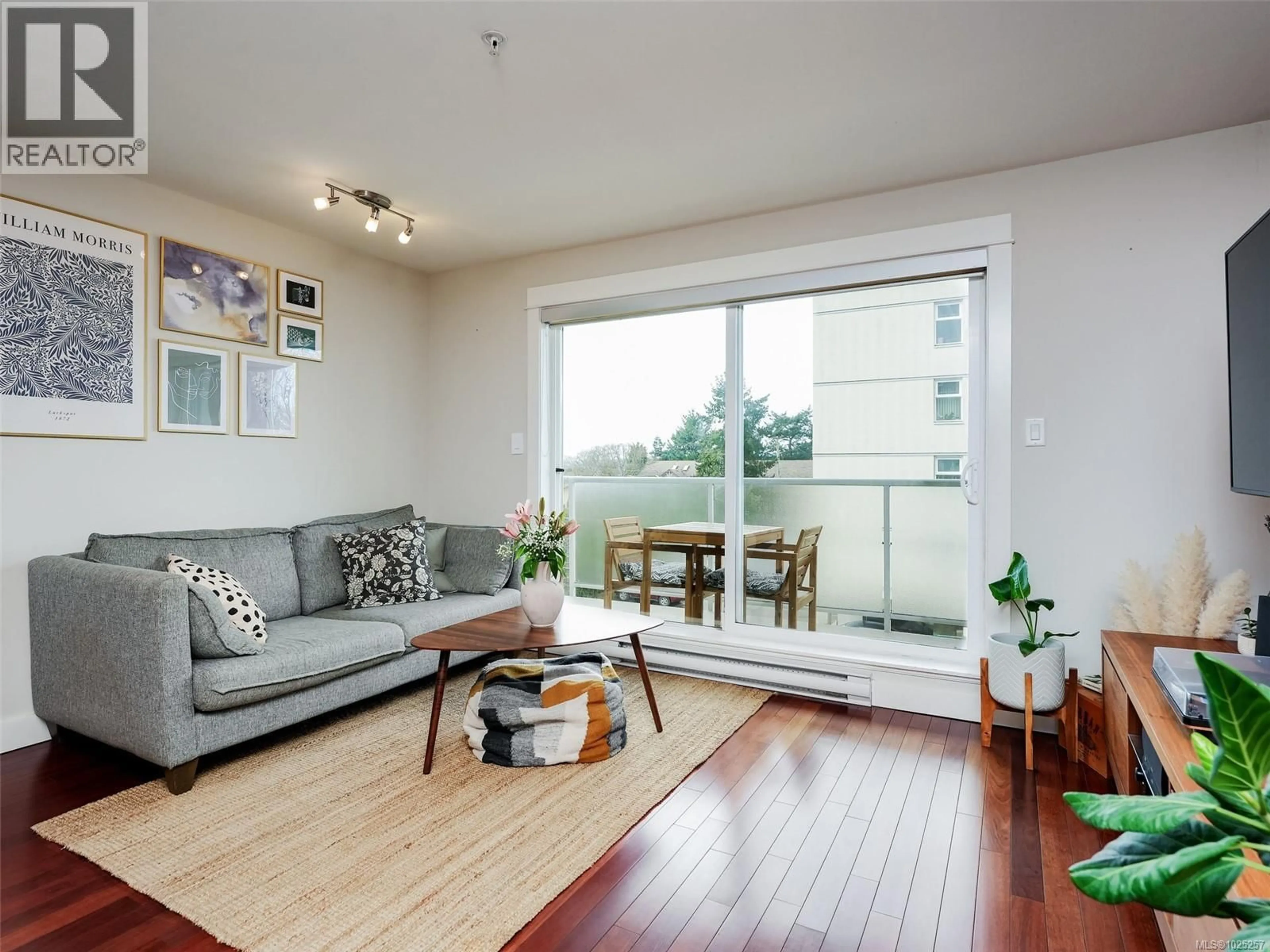 Living room with furniture, wood/laminate floor for 304 - 1315 ESQUIMALT ROAD, Esquimalt British Columbia V9A3P5